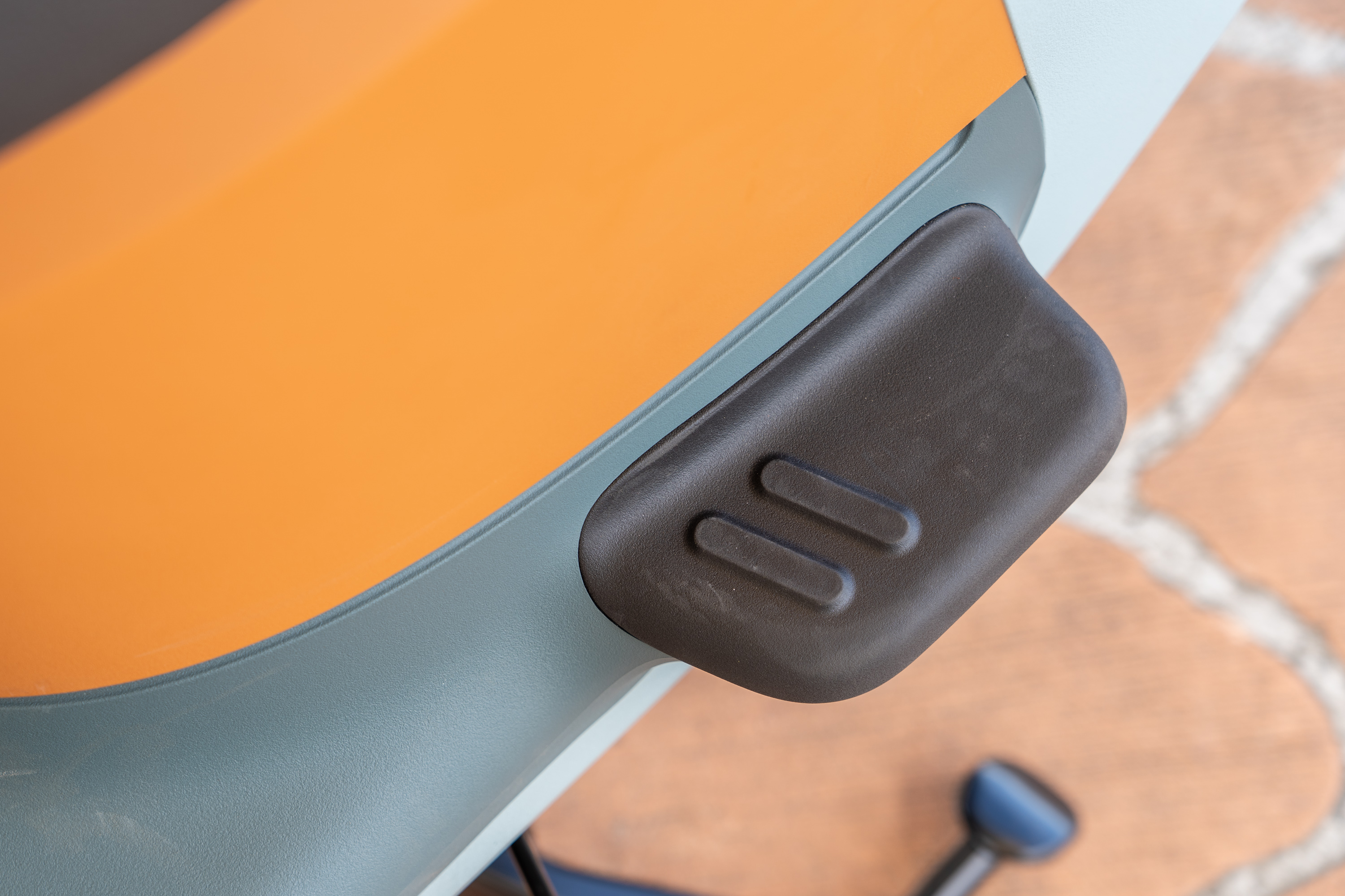 VIVA XL 與 Gogoro 3 一樣都採用固定式後腳踏設計。