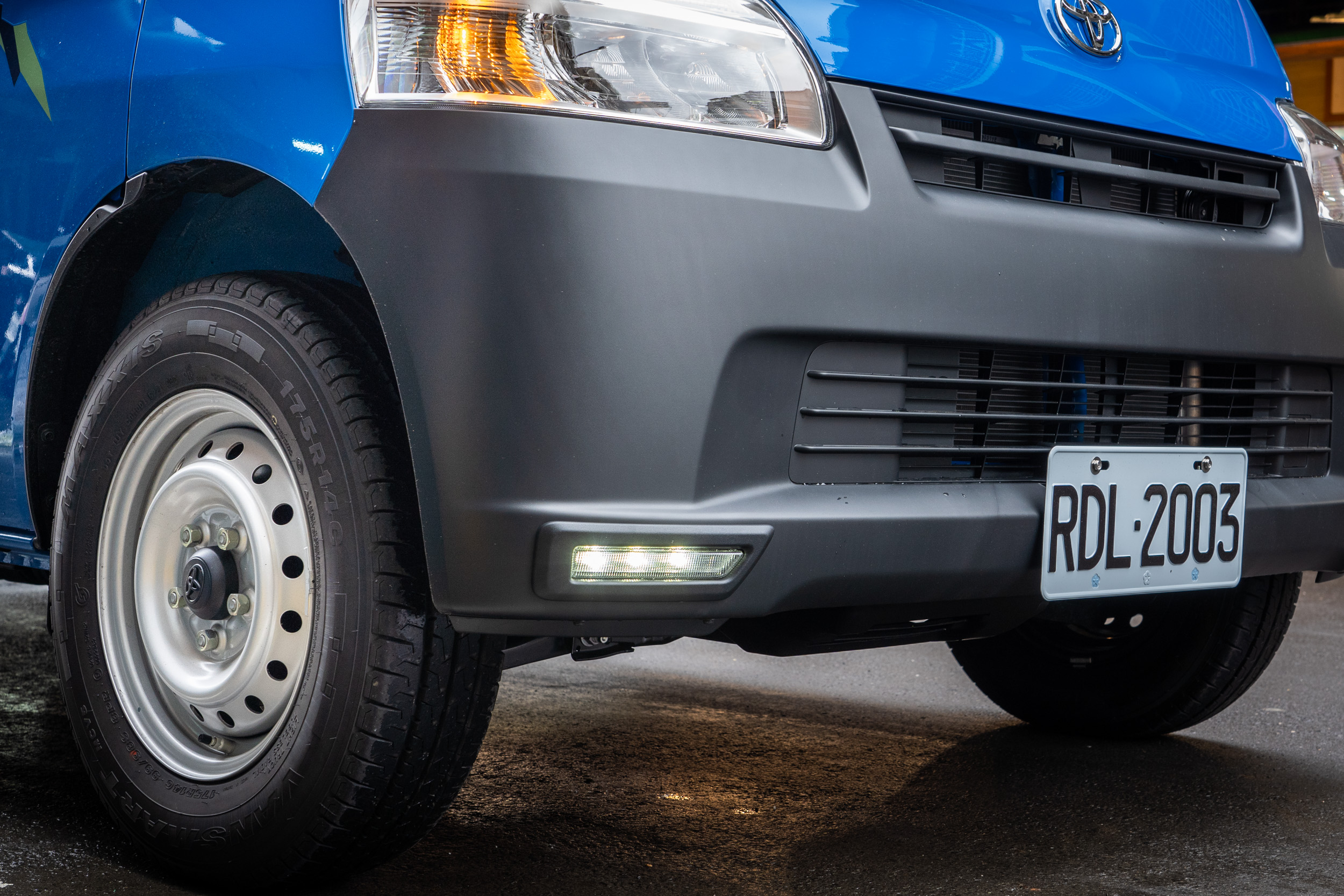 定位燈也為 LED。