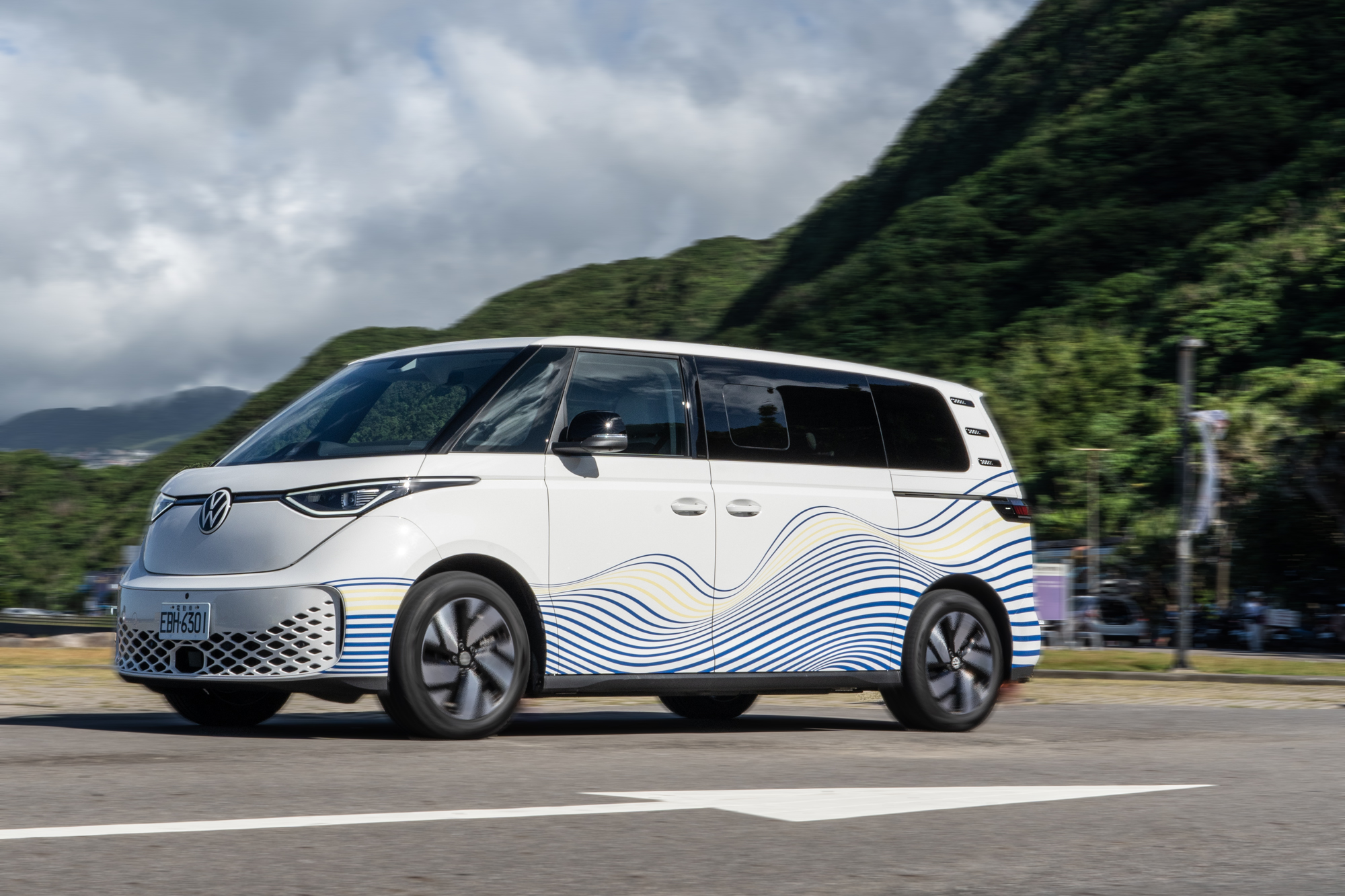 受惠於電驅的特色,可於 7.9 秒內完成 0-100km/h 加速過程。