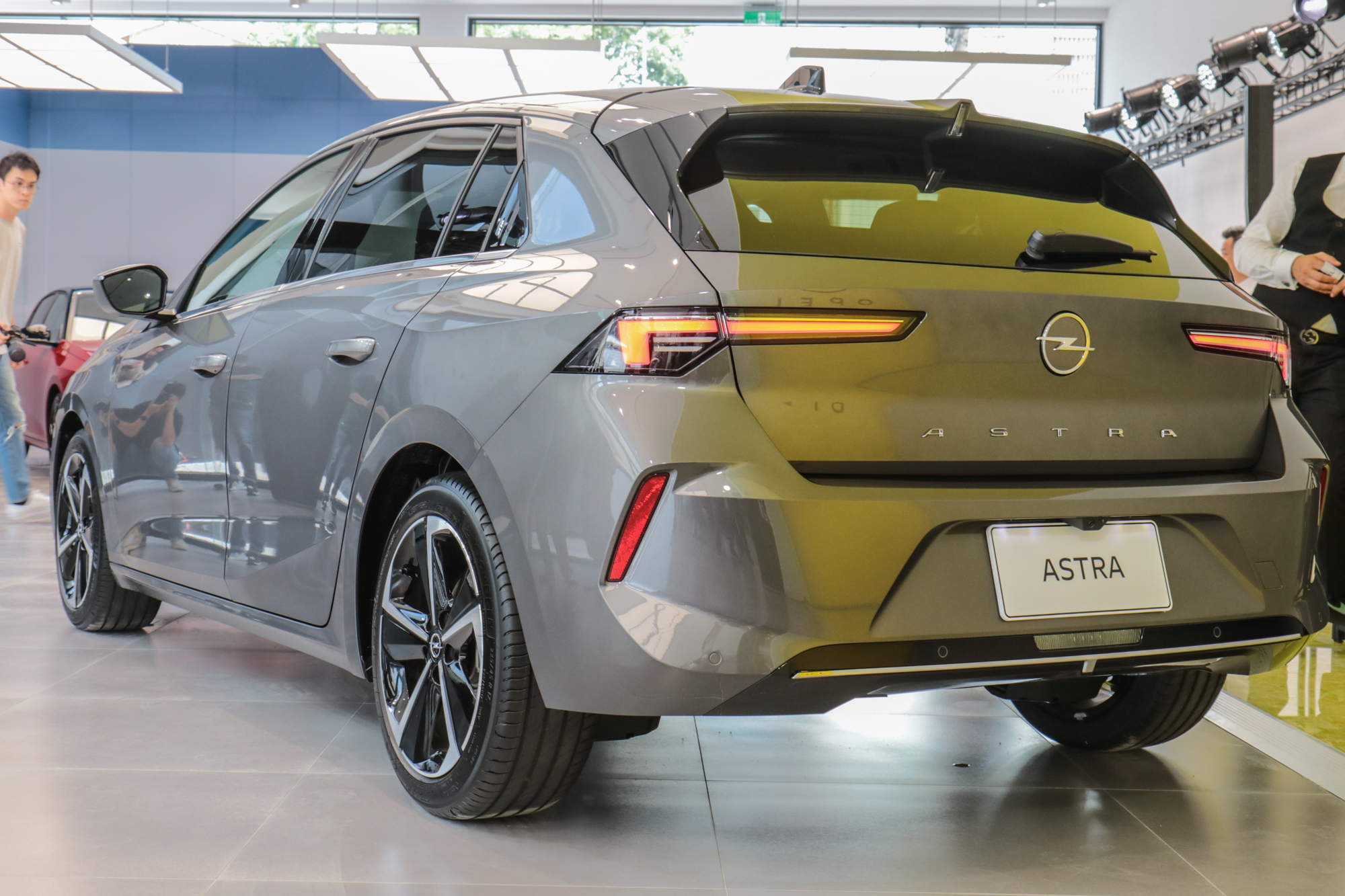 身為第六代車型,全新 Astra 為 Peugeot 308 雙生車款。