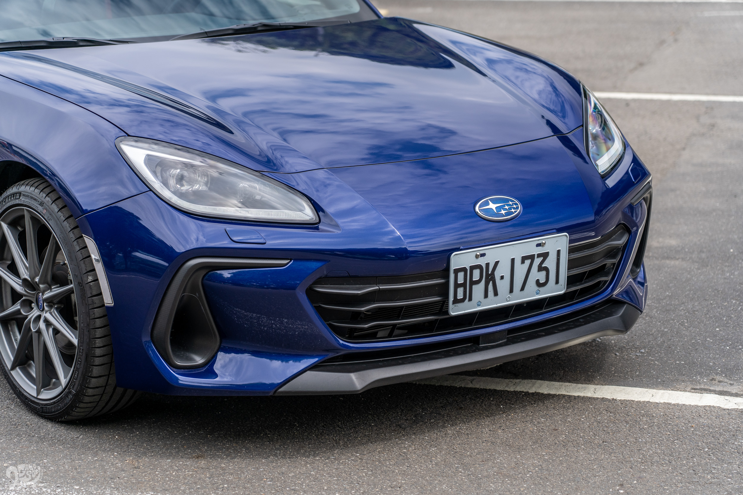 雖是世代變革,但從 BRZ 的水箱護罩還可以看出家族化的影子。