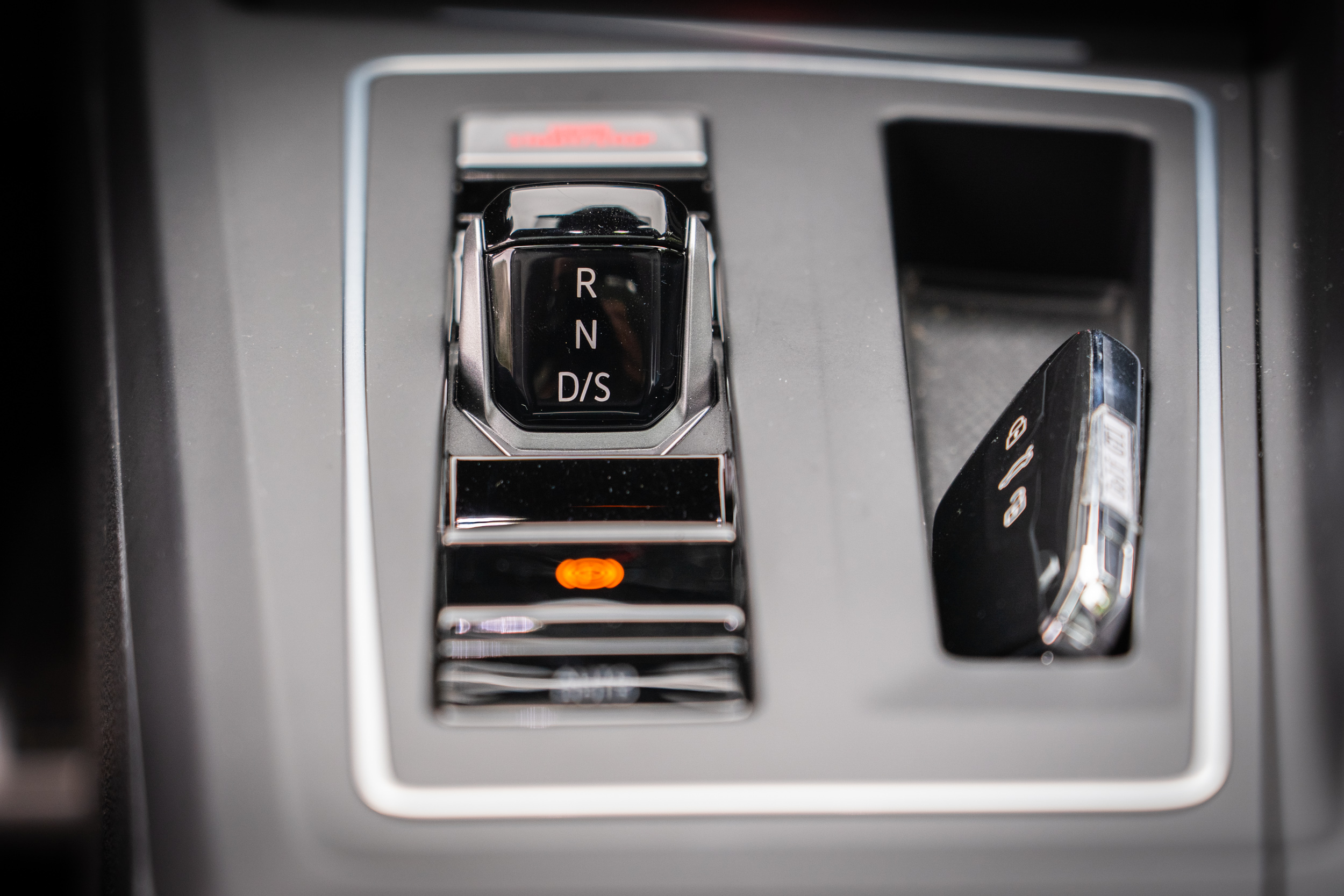 動力銜接 DSG 七速雙離合器自手排變速系統,原廠數據顯示可於 6.3 秒內完成 0-100km/h 加速過程,極速達 250km/h。