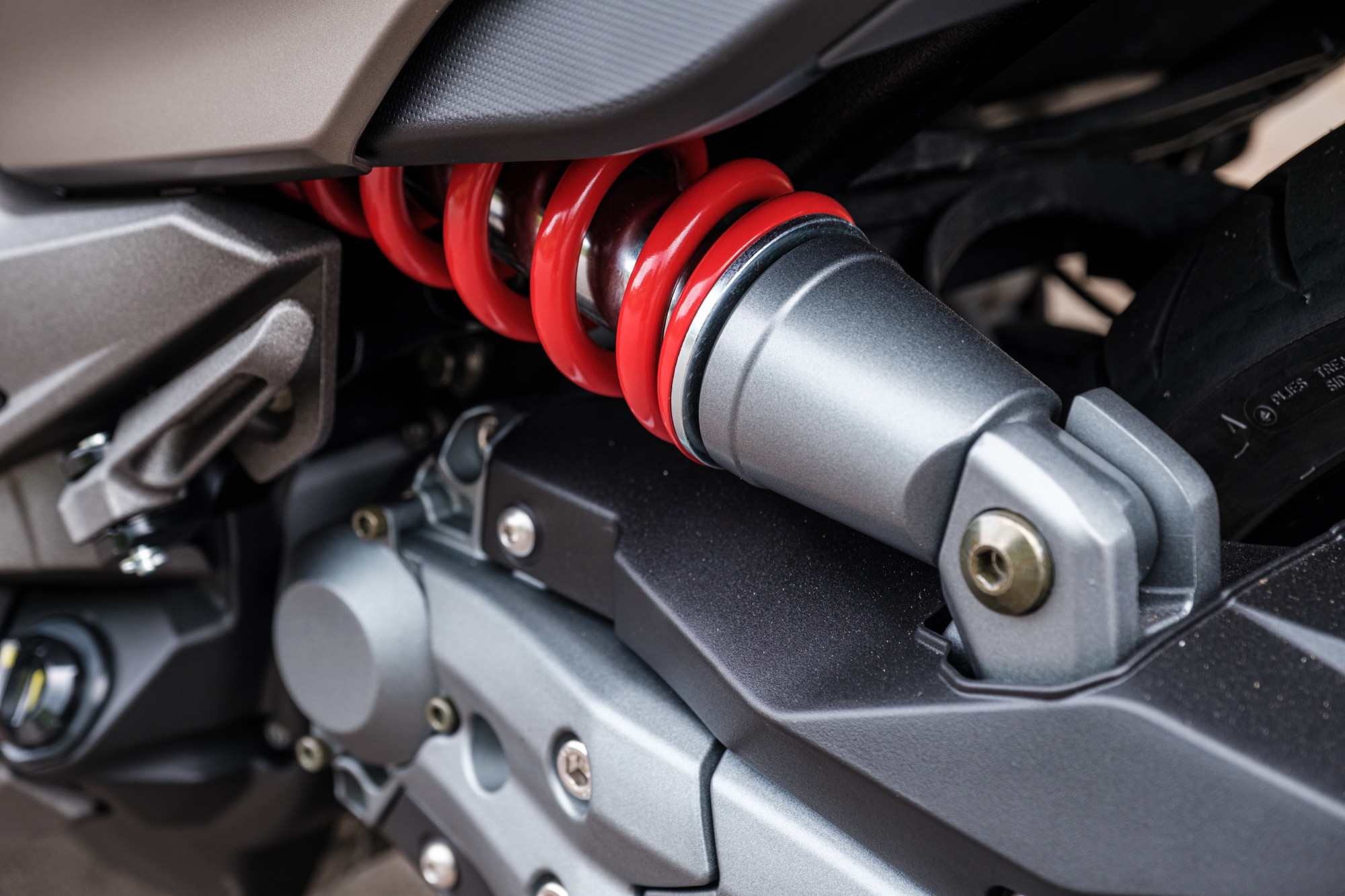 車架表現相當穩定,懸吊也是一個重要的關鍵之一。