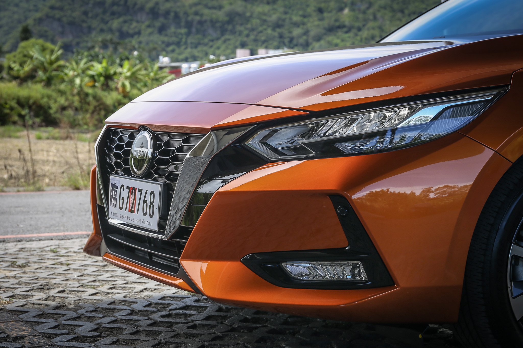 車頭最具特色的當然就是 V-Motion 2.0 造型設計,水箱罩偌大的 V 線條就是最大特徵。