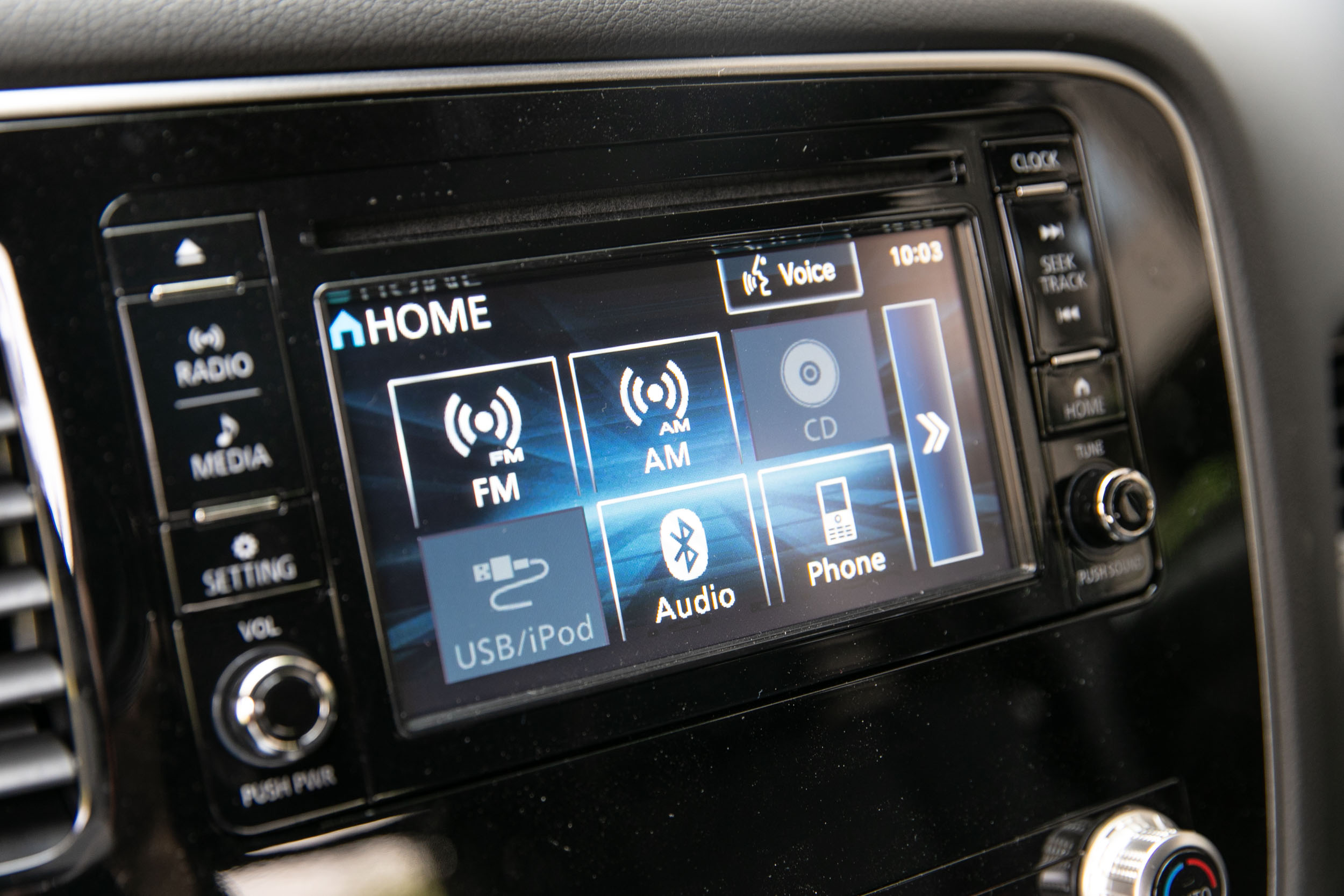 2DIN 觸控螢幕音響主機與當前主流的影音主機有著一定的質感與細膩度差異。