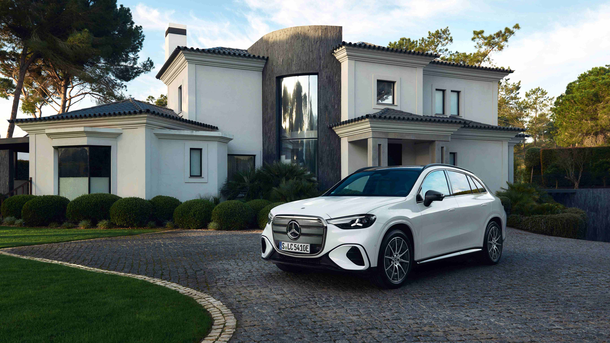 狙擊 BMW iX3！Mercedes-Benz 全新純電 GLC 新台幣 285 萬元即日起預售