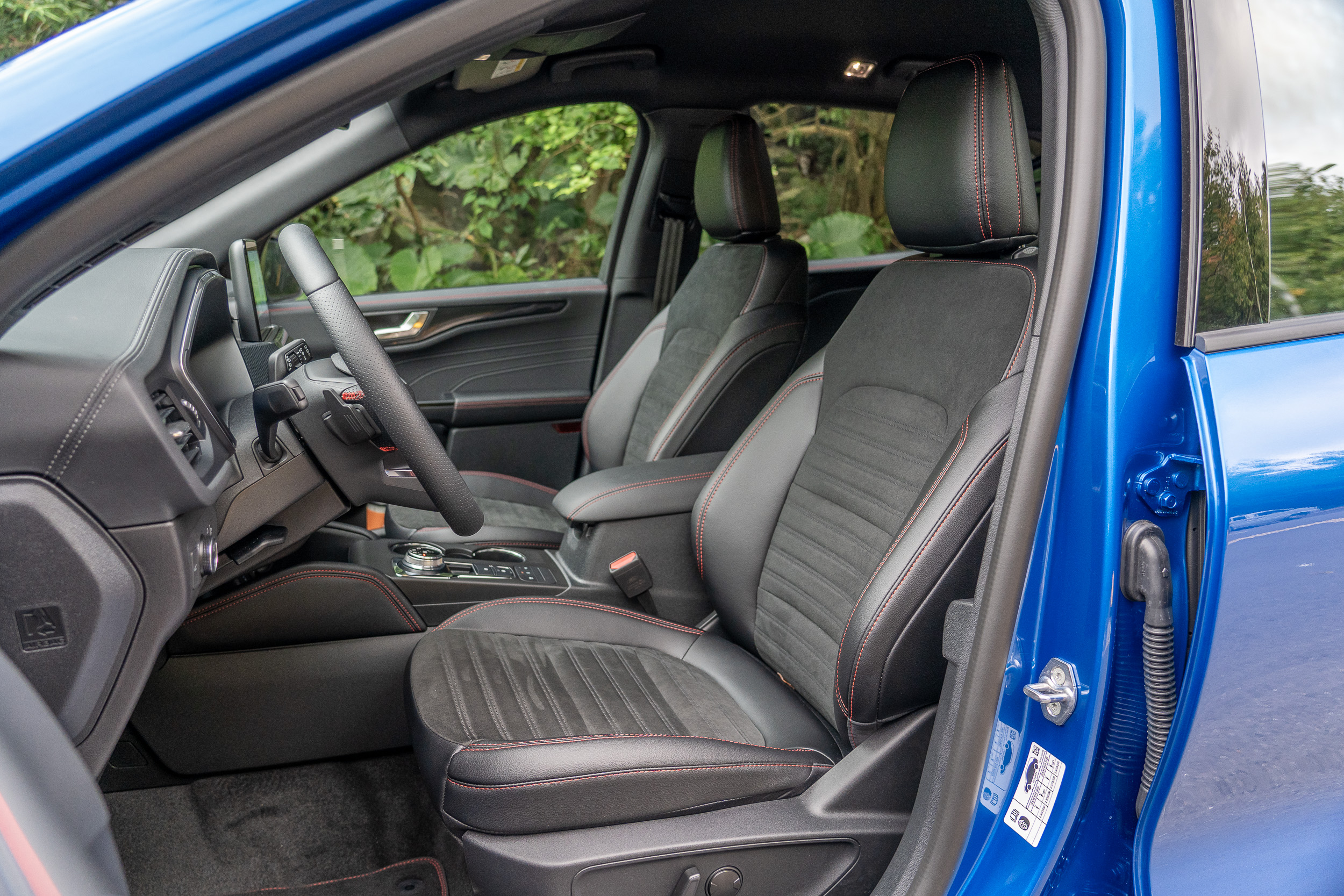 座椅包覆性、支撐性不俗。