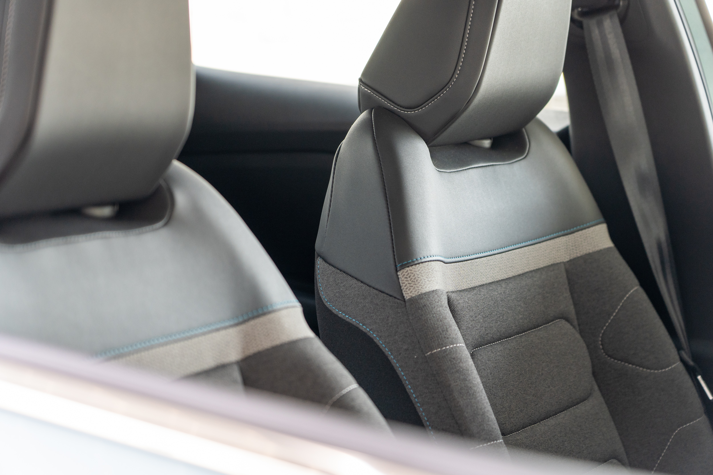 採 CITROËN ADVANCED COMFORT®(CAC®)頂級舒適座椅。