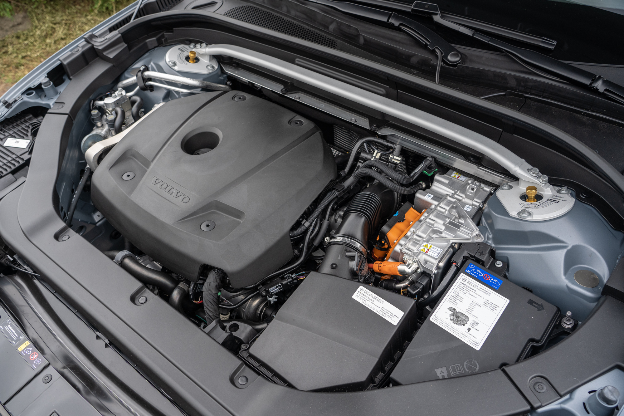 搭載2.0升渦輪增壓汽油引擎加上電驅輔助，可輸出455hp最大馬力與72.3kgm最大扭力。