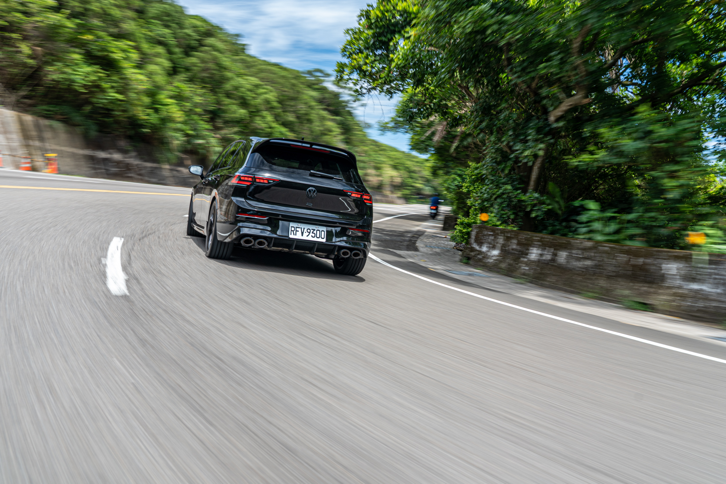 本次 Golf R 的調校基準點，係以軟體來輔助硬體。