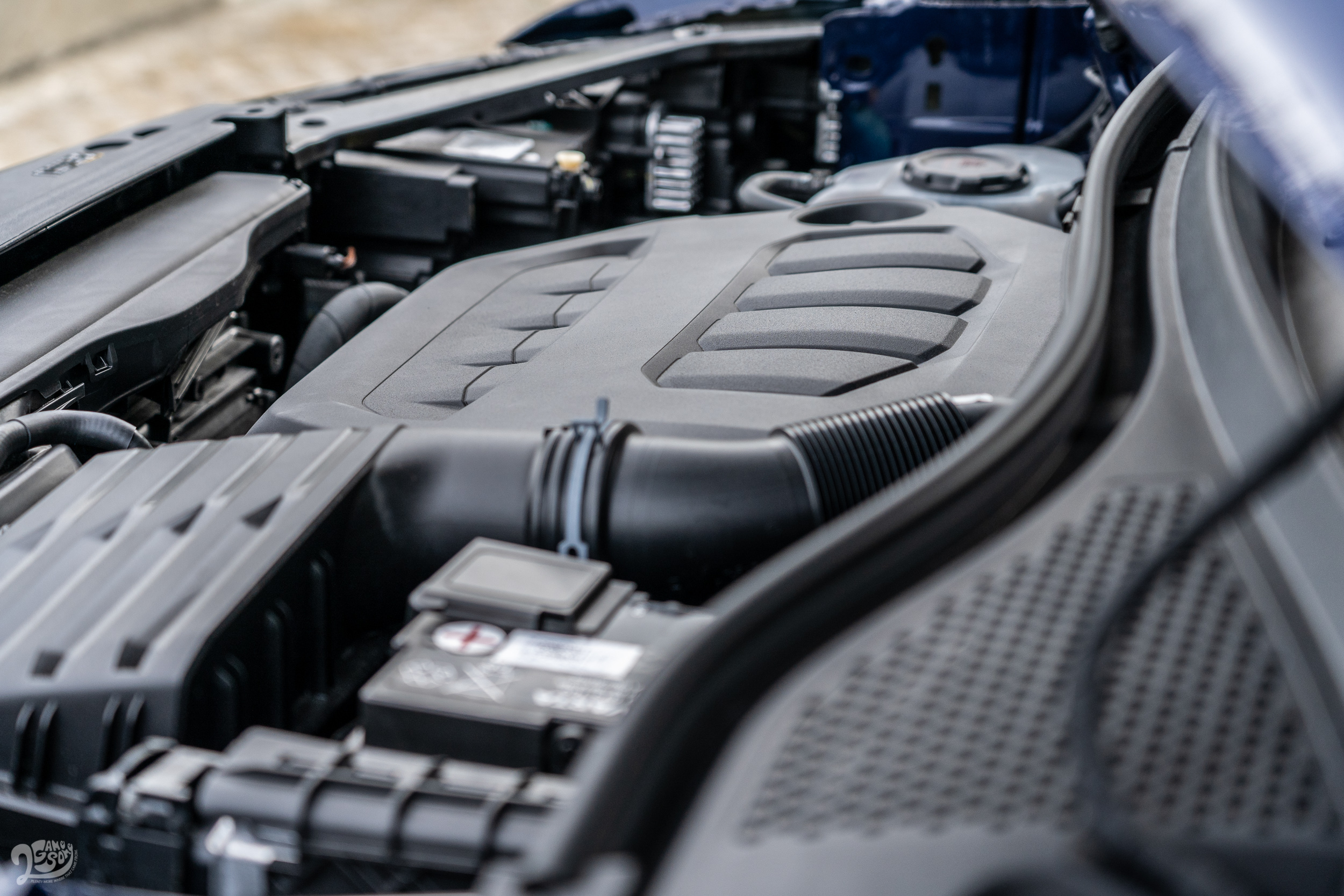 代號 EA888 EVO4 的 2.0 升渦輪核心,動力上調至 245hp / 37.7kgm。