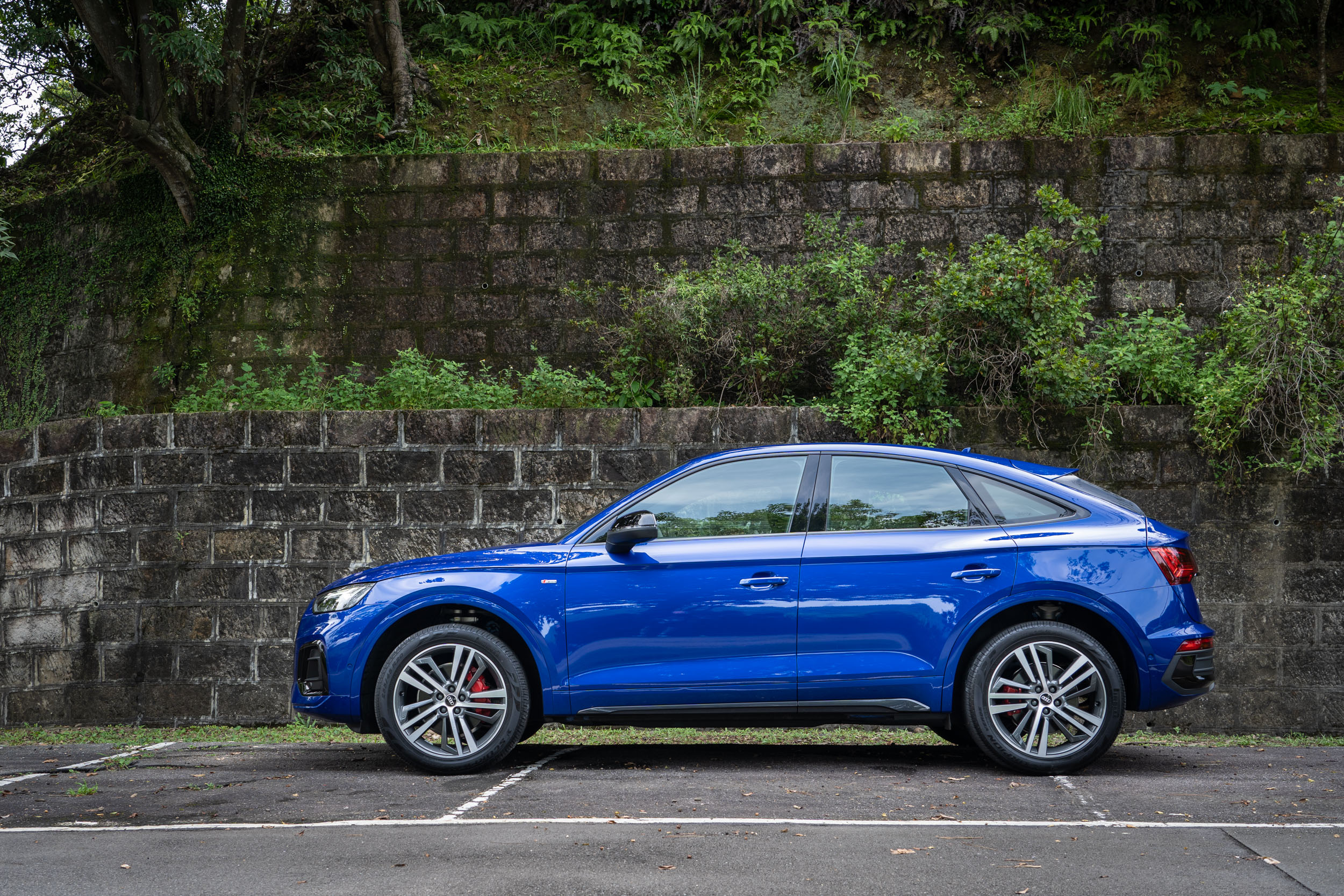 車身尺碼為 4689 x 1917 x 1635mm,軸距長度為 2829mm。