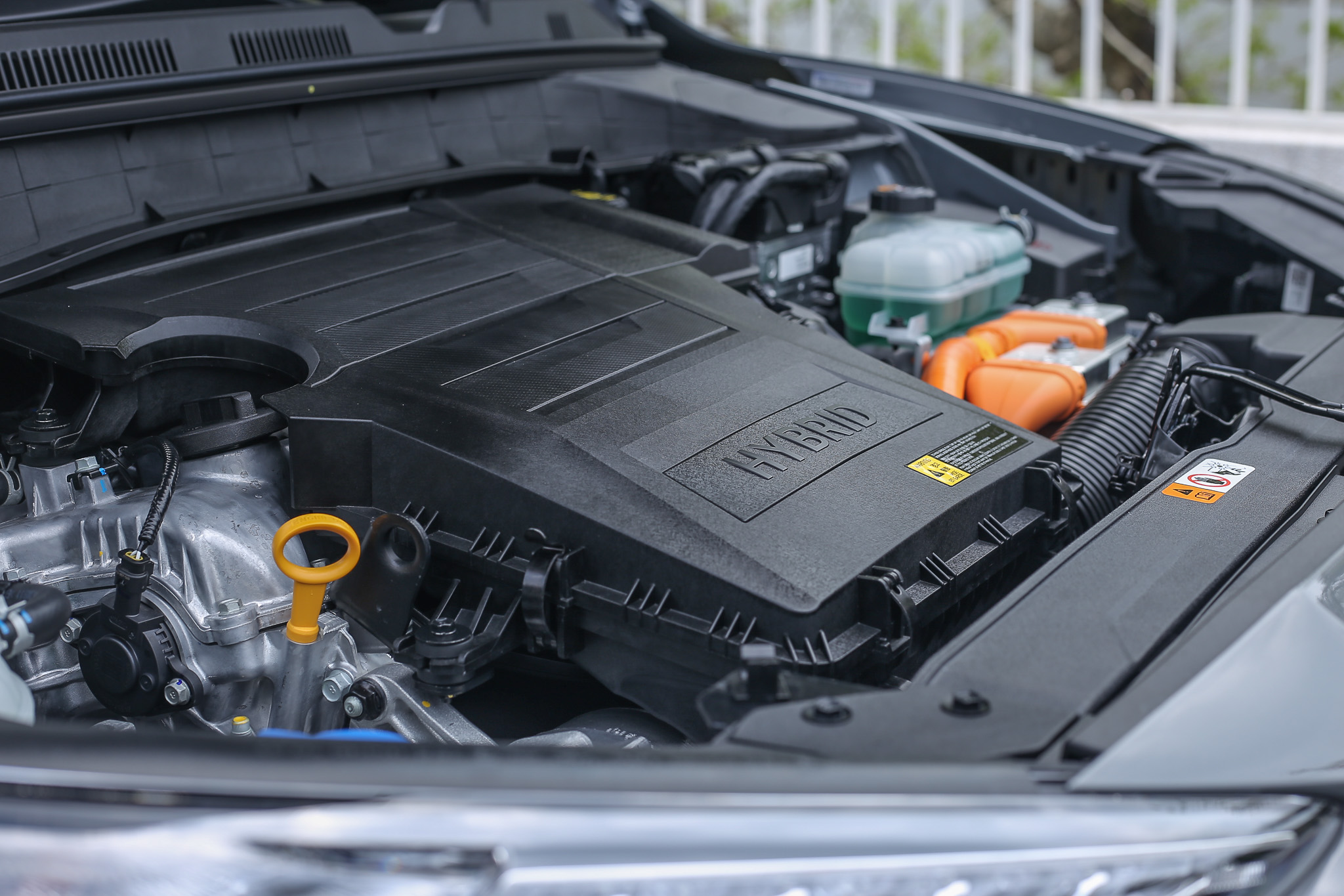 動力系統以直列四缸 1.6 升 Atkinson 循環汽油引擎為主，搭配採用鋰離子電池與電動馬達為主的電力驅動機構，最大綜效馬力為 141ps ，最大扭力為 27kgm。