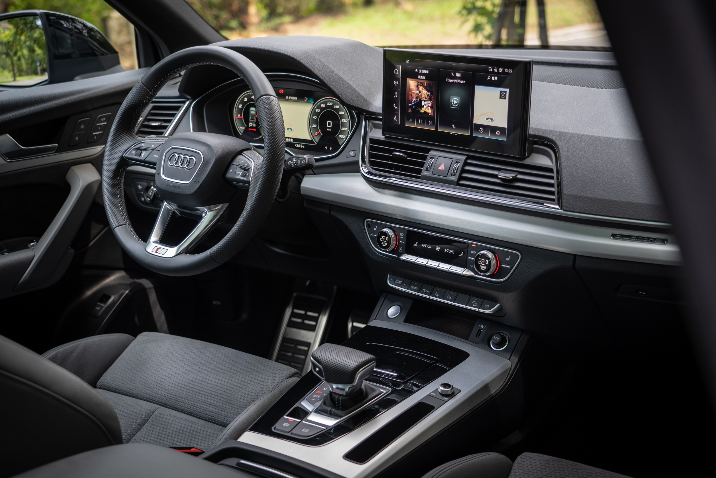 導入 Audi 全速位虛擬駕駛座艙。