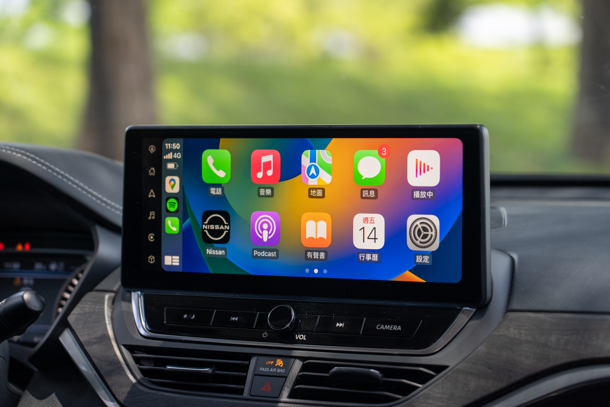 12 吋全新主機支援無線 Apple CarPlay 互聯功能。