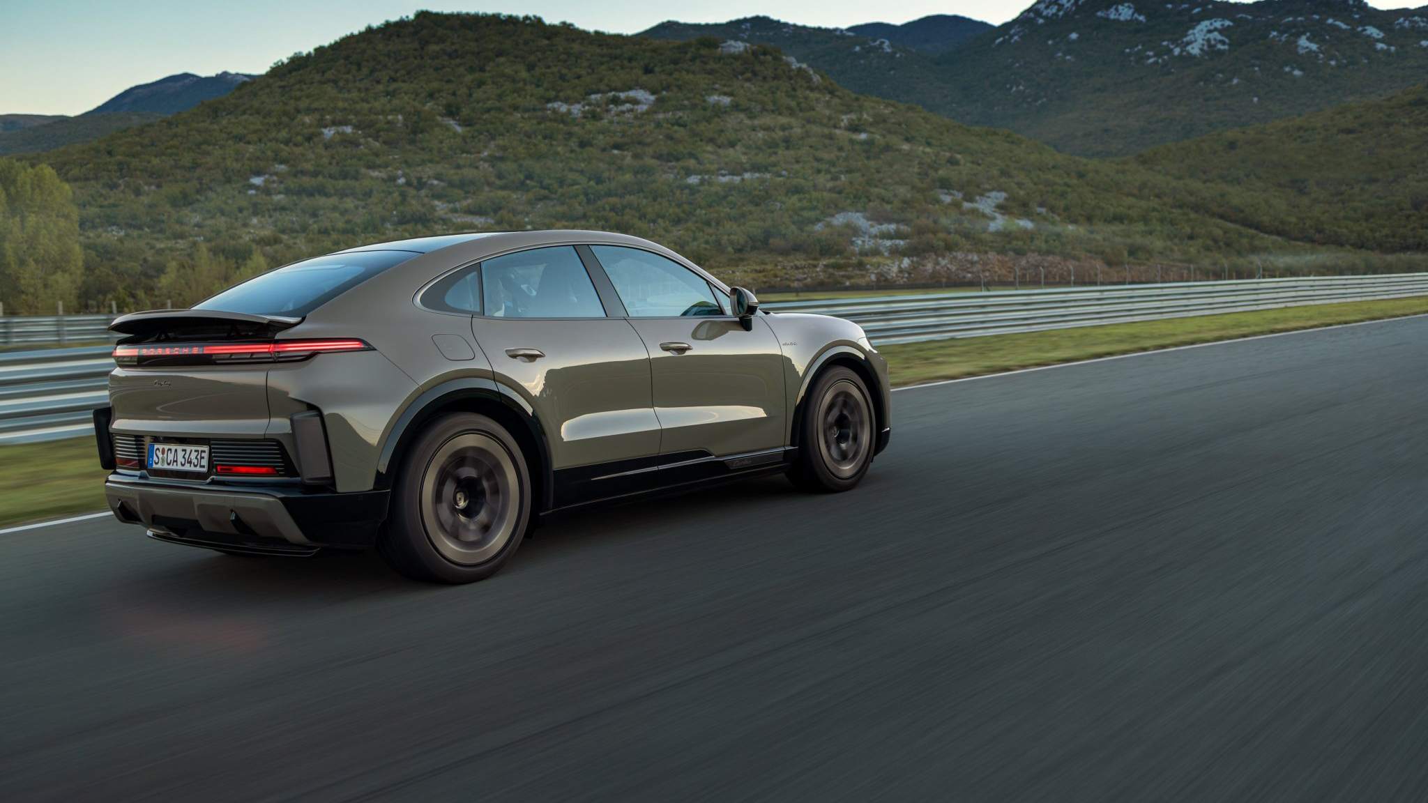 Porsche Cayenne Electric 推 Coupé 車型，售價 439 萬元起！