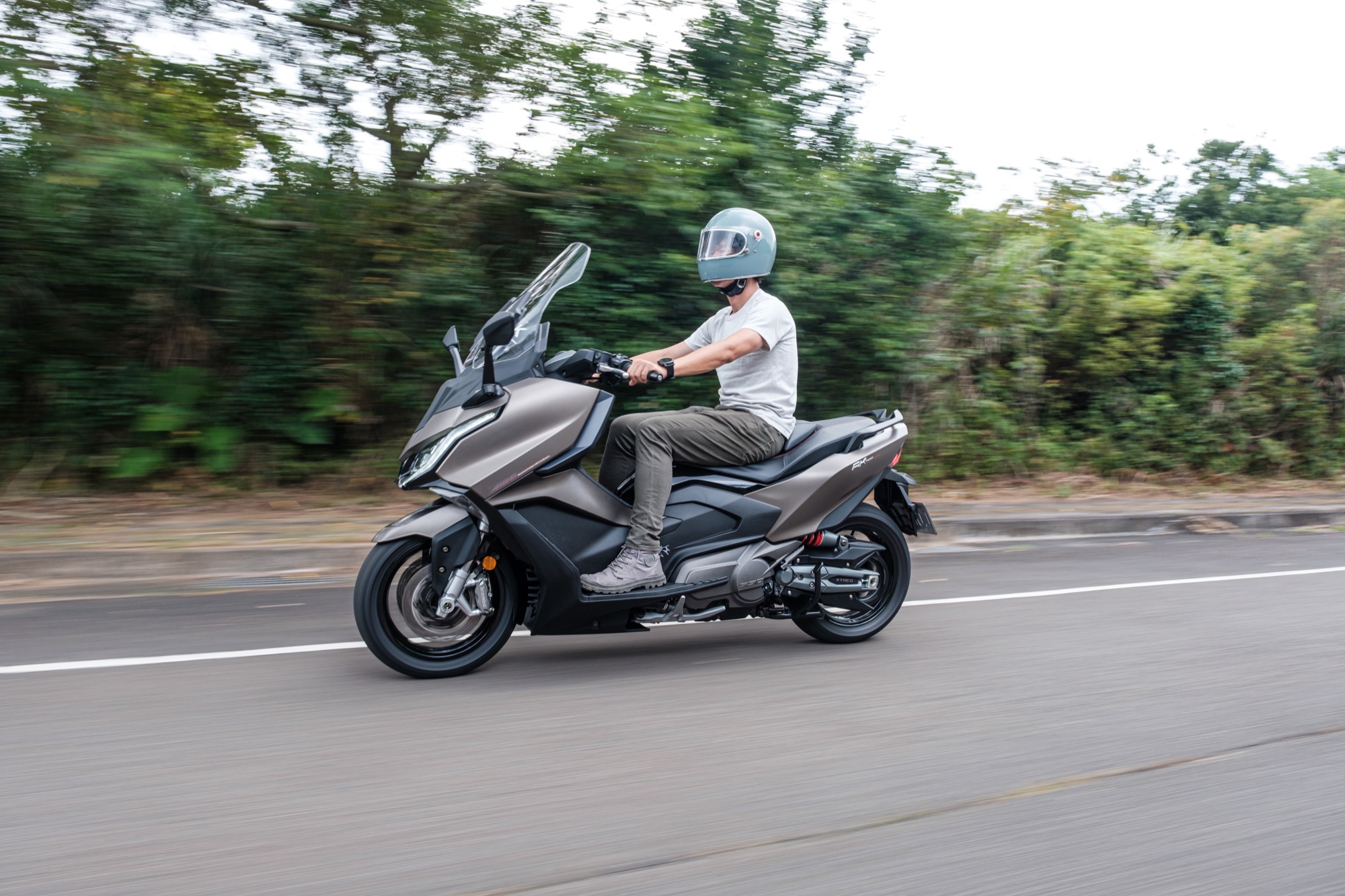 整體的騎乘三角沒有太多改變,不過舒適度配備的增加讓人喜愛。