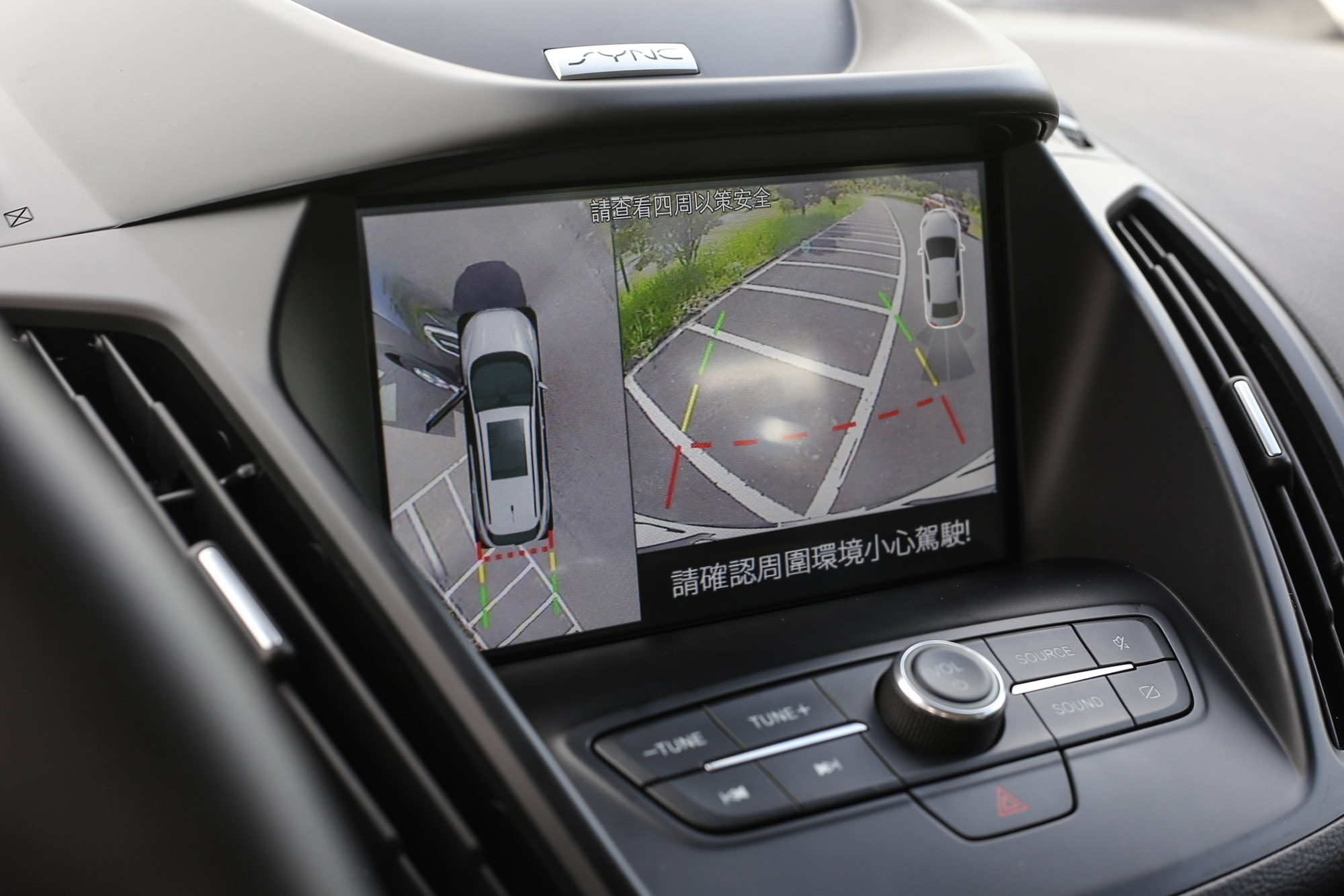 選配的 360 環景影像行車輔助系統大幅提升駕駛對於車身周圍狀況的掌握度。