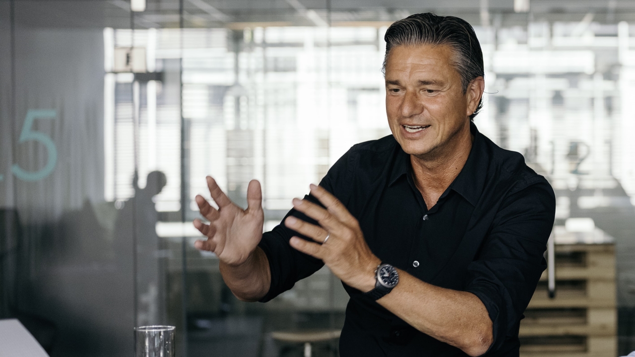 保時捷全球執行董事會副主席兼財務與 IT 執行董事會成員 Lutz Meschke。