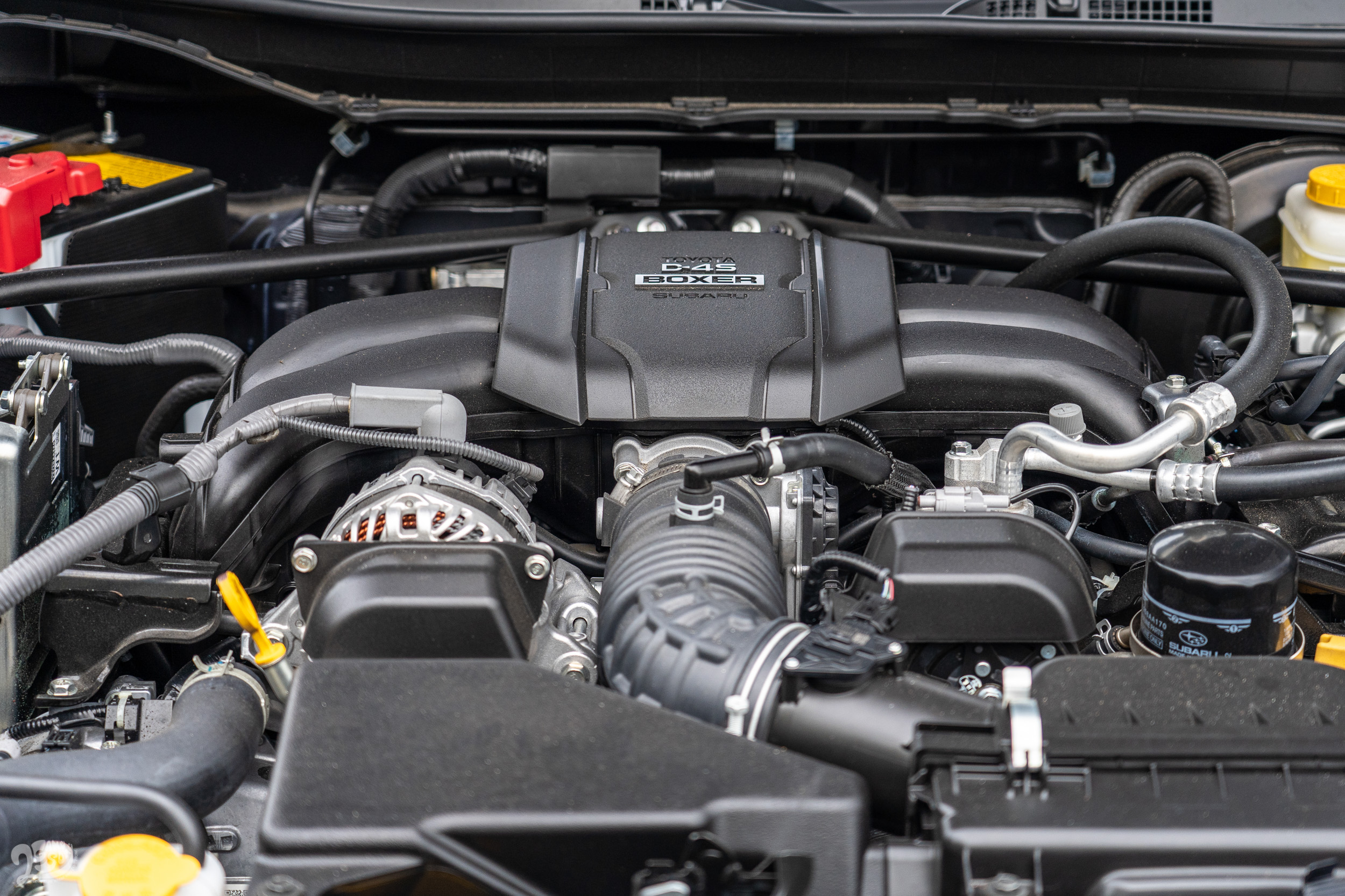 代號 FA24 的直列四缸自然進氣水平對臥引擎，本體由 Subaru 研發，進氣岐管與缸內直噴技術則由 Toyota 支援。