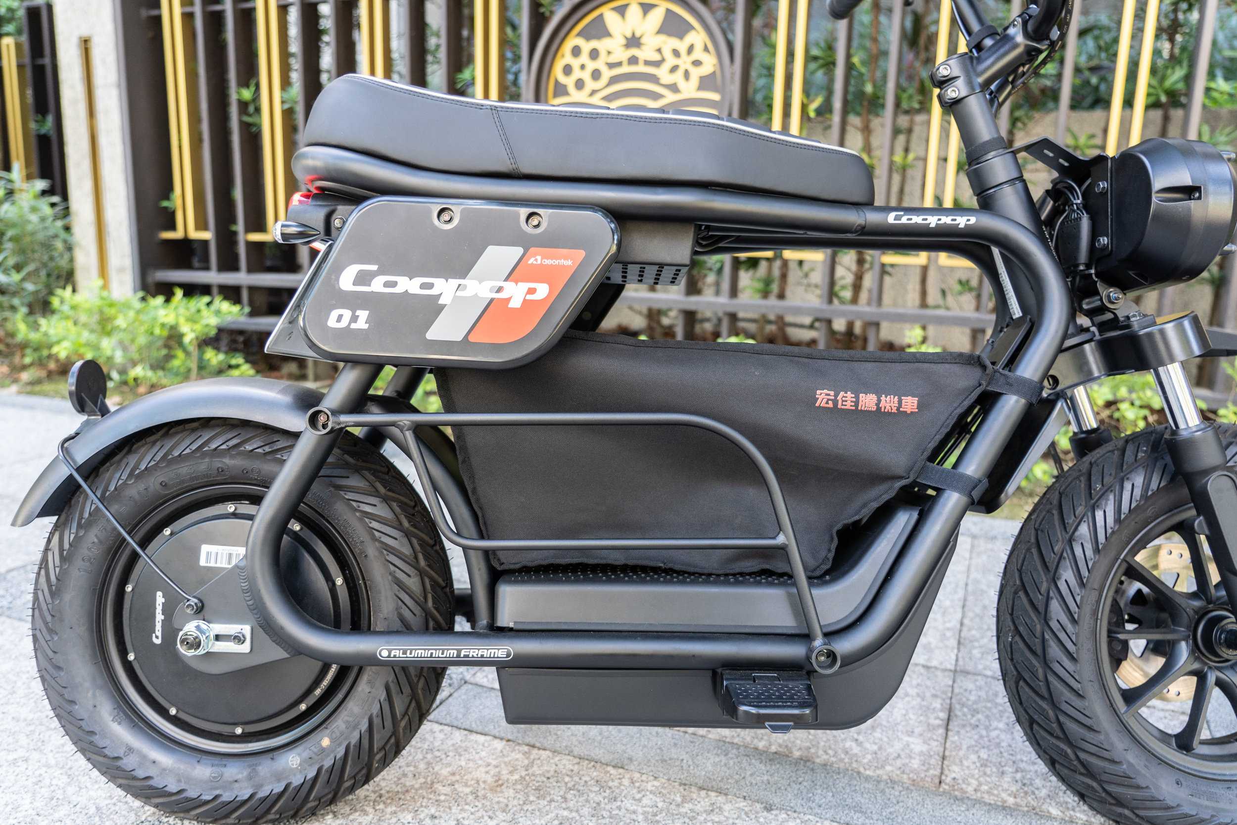 採用鋁合金車架，相較傳統鋼架減重20%，但仍擁有高強度優勢。