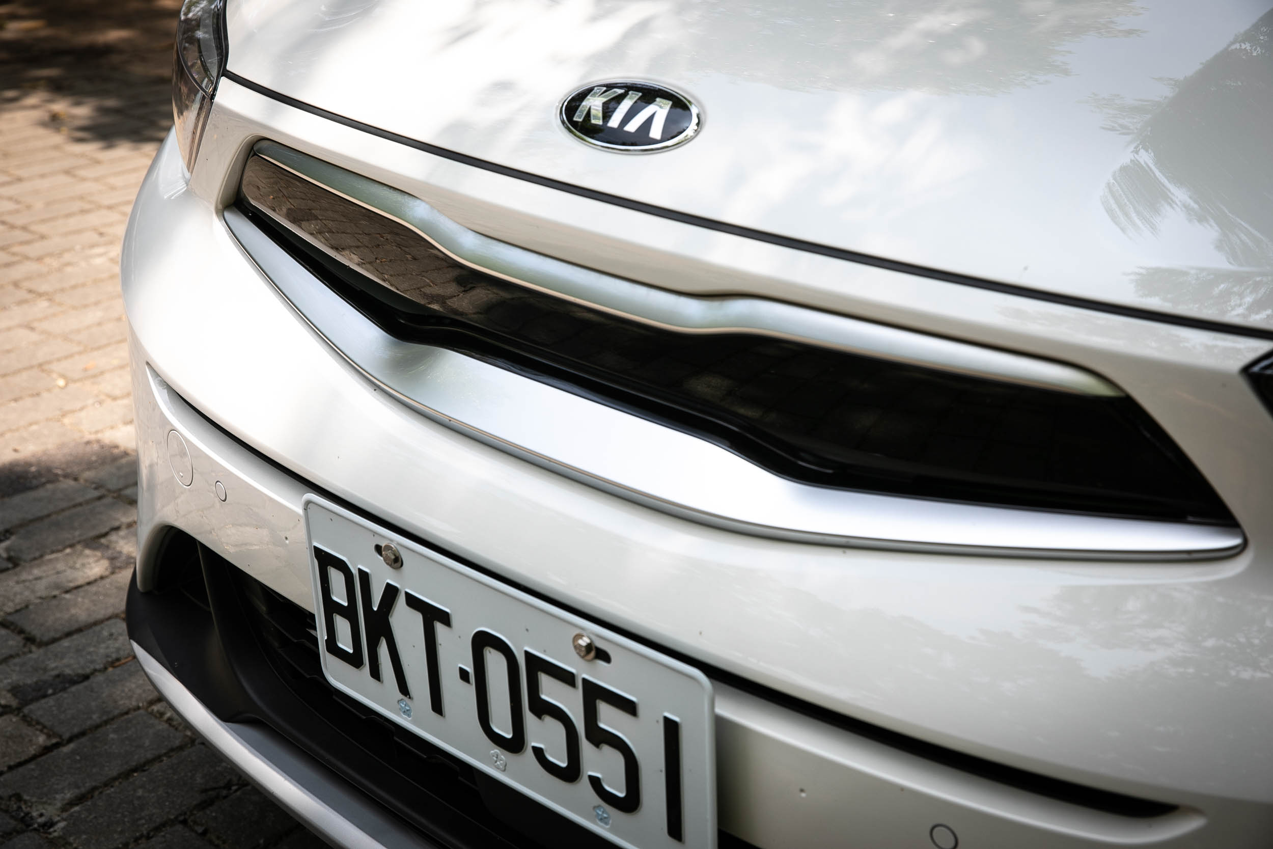 虎鼻式水箱罩以黑色烤漆飾板取代常見的網格,別有一番摩登風味。