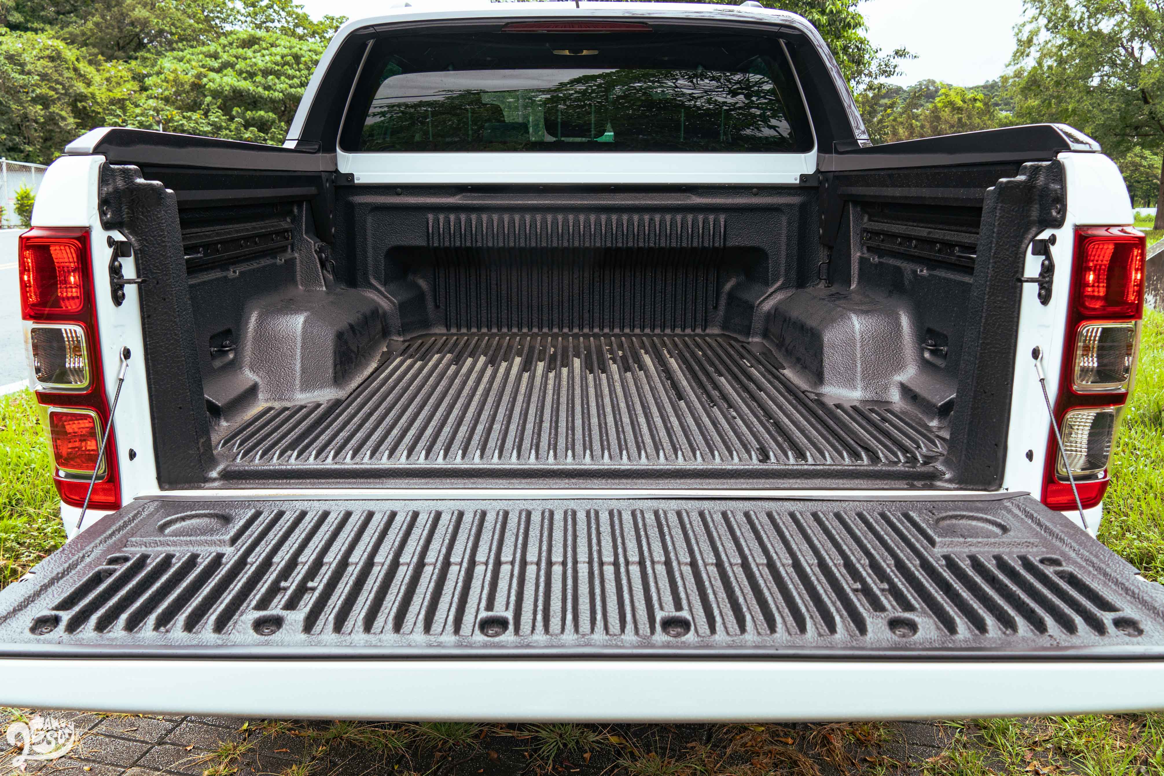 車斗有 2.42 平方公尺的空間,可裝載高達 1,000 公斤。