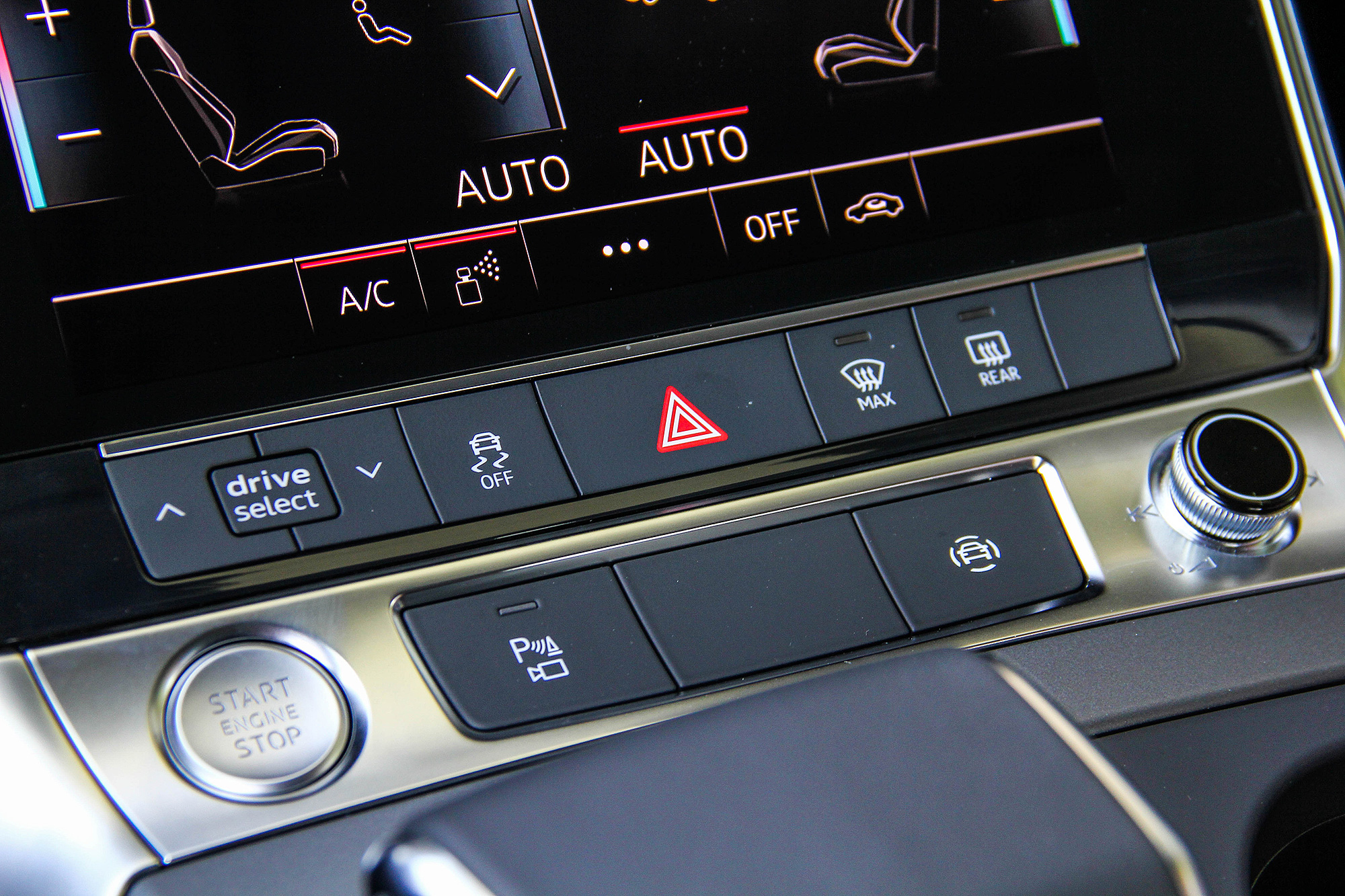ADAS 系統可透過排檔座鞍部前的快捷按鈕切換。