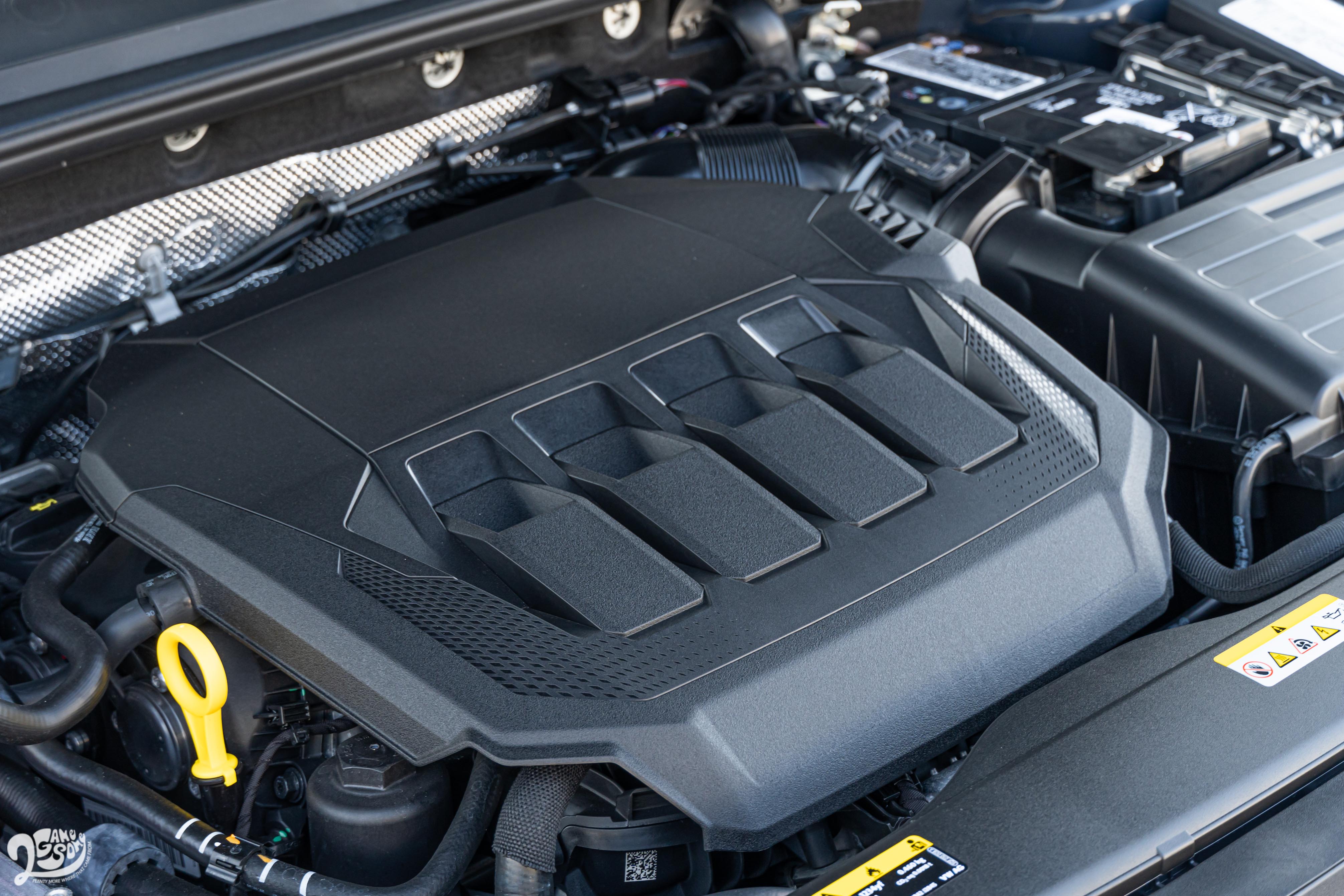 Arteon Fastback 330 TSI 搭載 2.0 升渦輪增壓汽油引擎，具備 190ps / 4200~6000rpm 最大馬力，與 32.6kgm / 1500~4100rpm 最大扭力輸出。