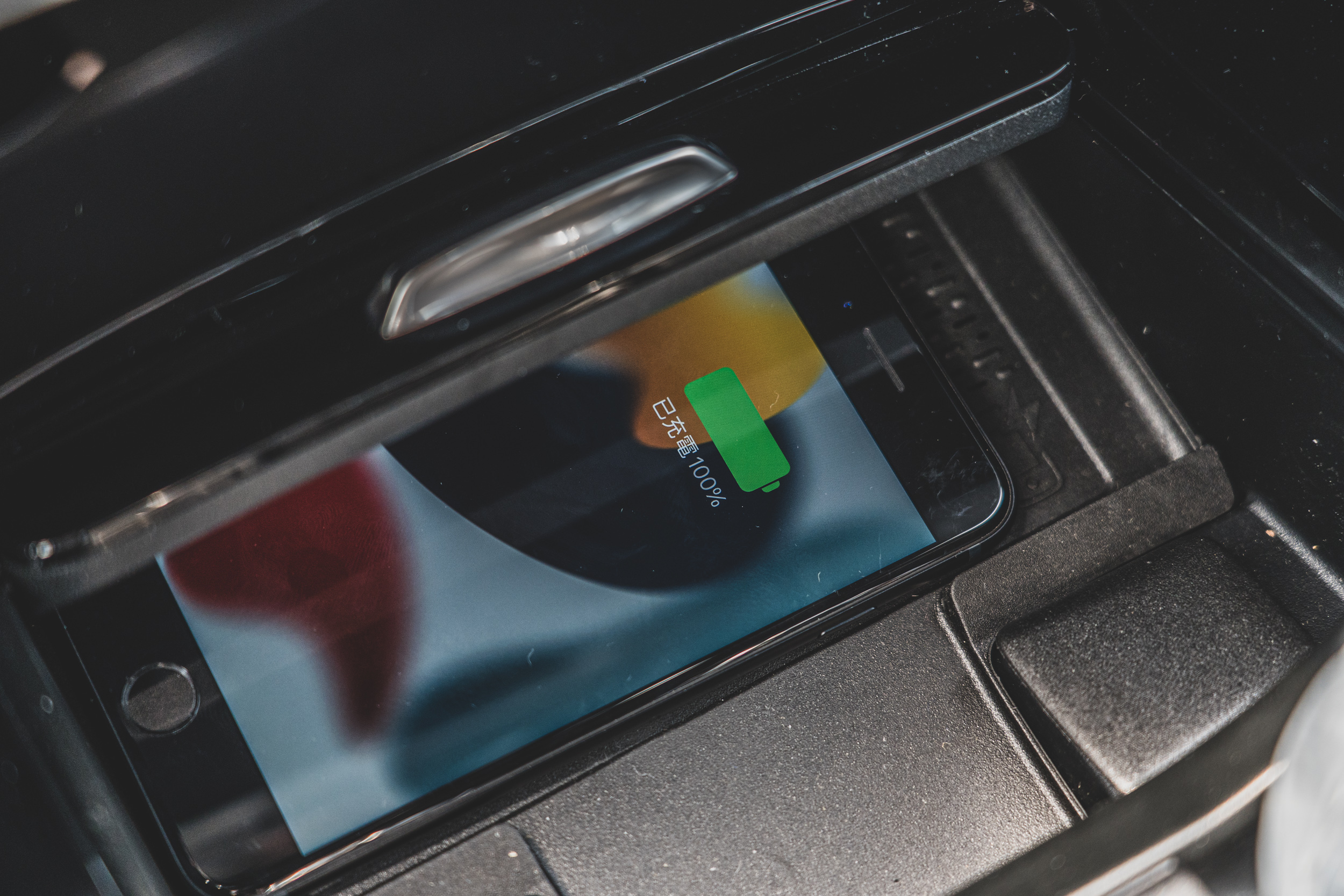 手機無線充電亦是本次小改款後所加入的配置。