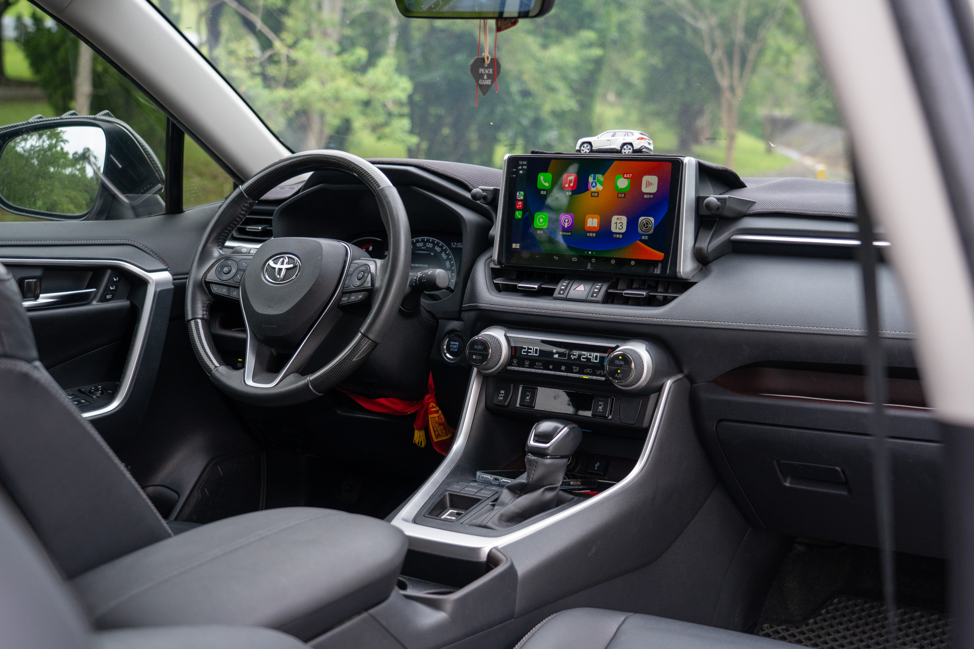 因考量原廠規格不敷使用,RAV4旗艦的車主已自行升級中控台音響主機。