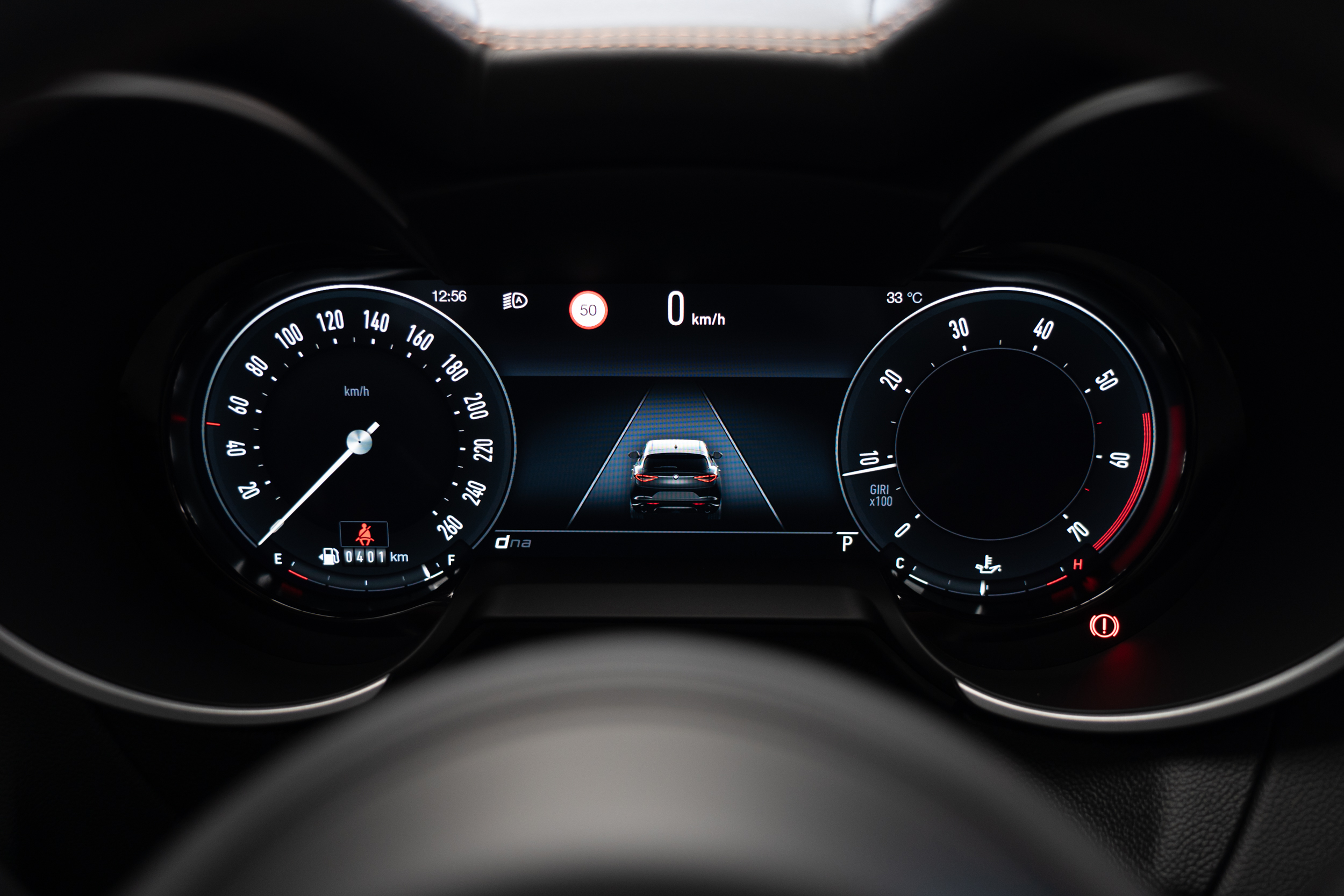 12.3吋Cannocchiale潛望鏡造型全數位儀錶板。