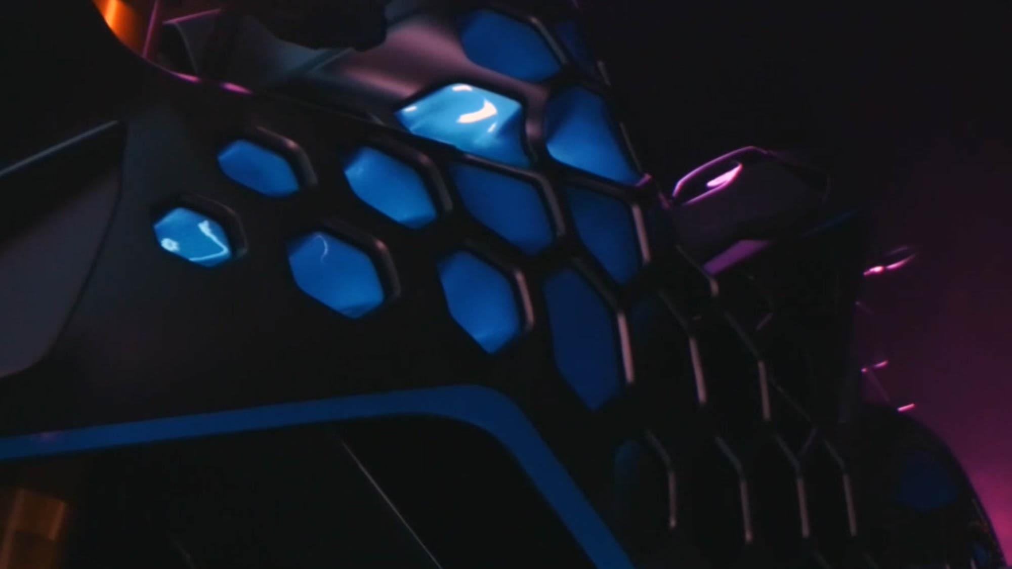 讓人無法理解的蜂巢狀結構,不知會採用在車體何處。