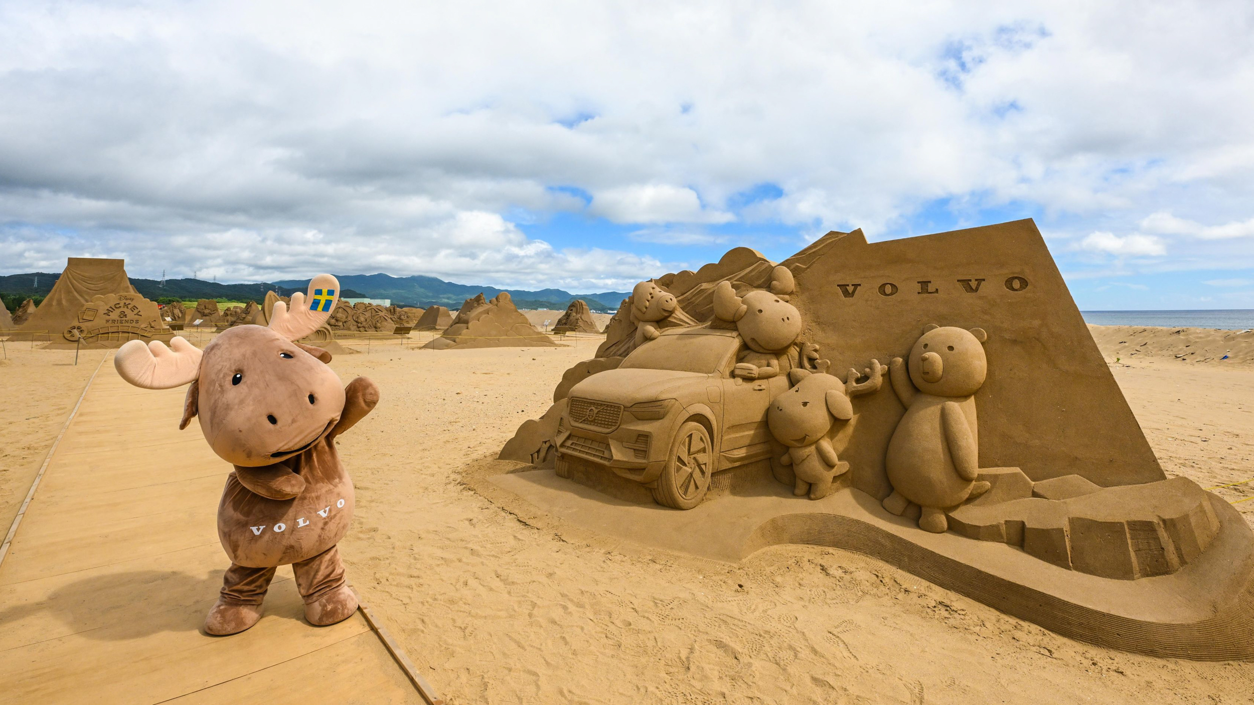 VOLVO 首度於「2025 福隆國際沙雕藝術季」登場 創造今夏最熱門打卡聖地