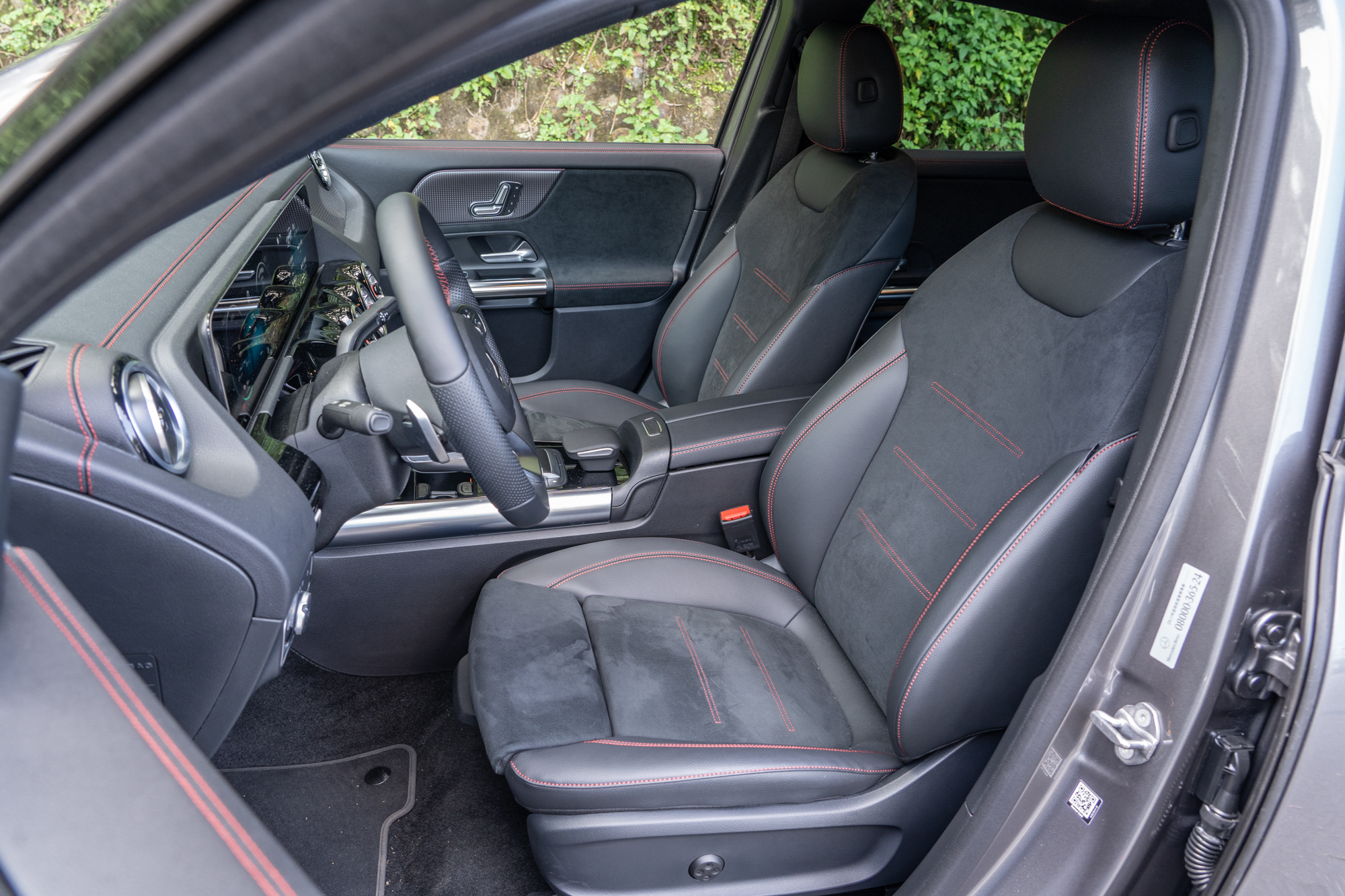 同樣是選配項目的運動型座椅。