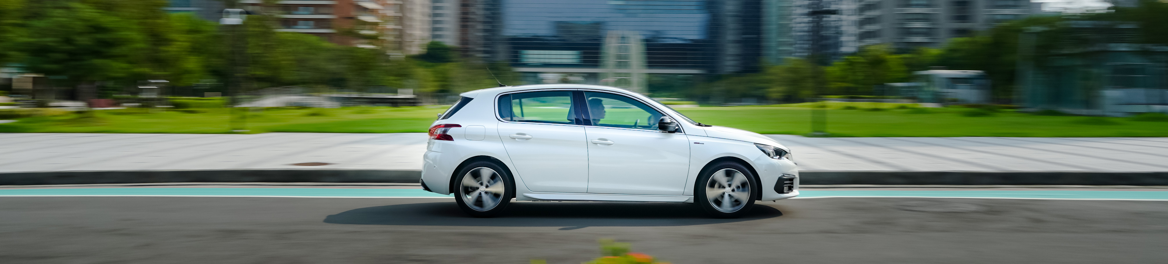 Peugeot 308 特仕版提供 Allure、Allure+、GT Line Cielo 三車型,售價分別為 118.9 萬、122.9 萬、138.9 萬元。