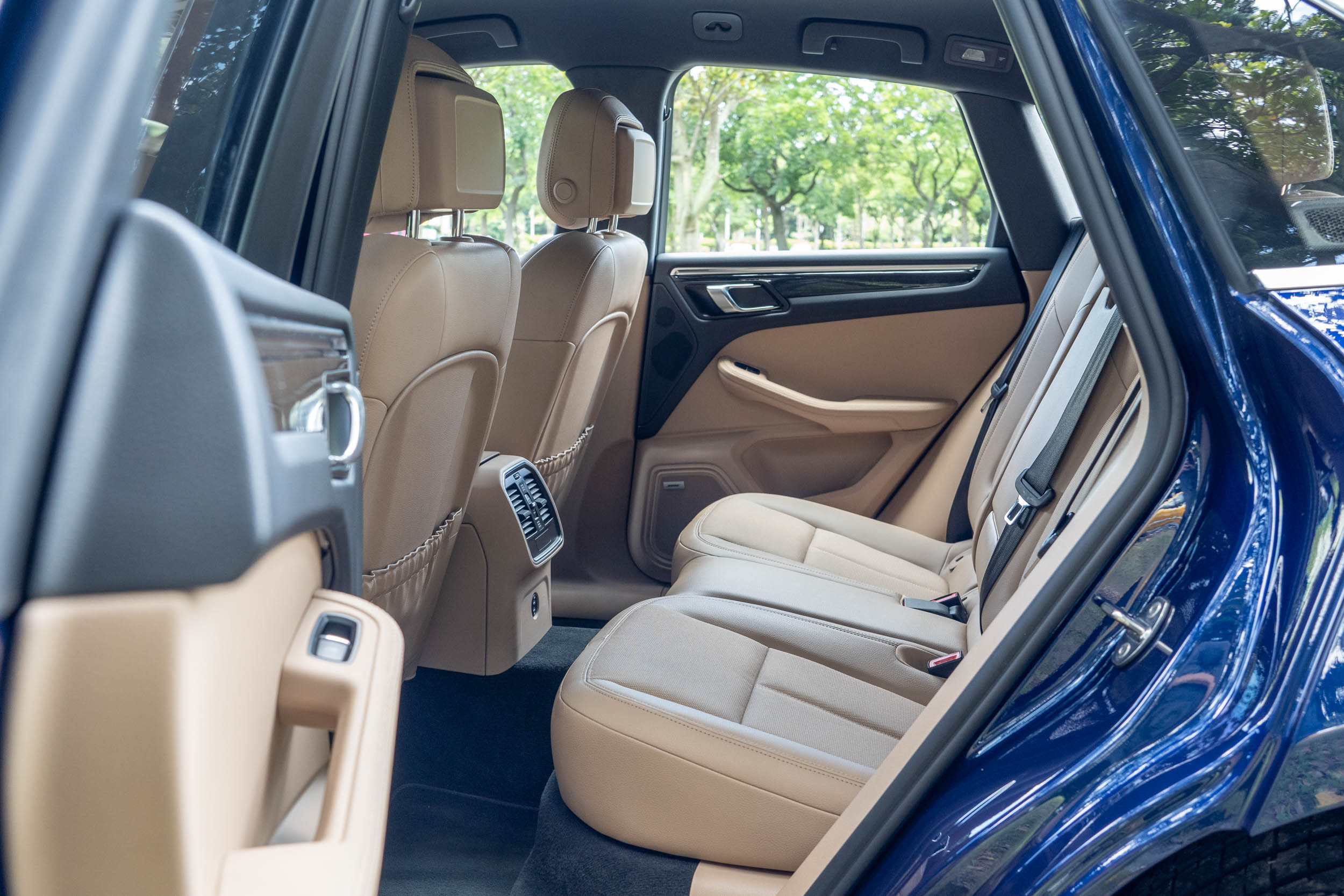 2807mm 軸距長度仍可提供夠水準的後座乘坐空間。