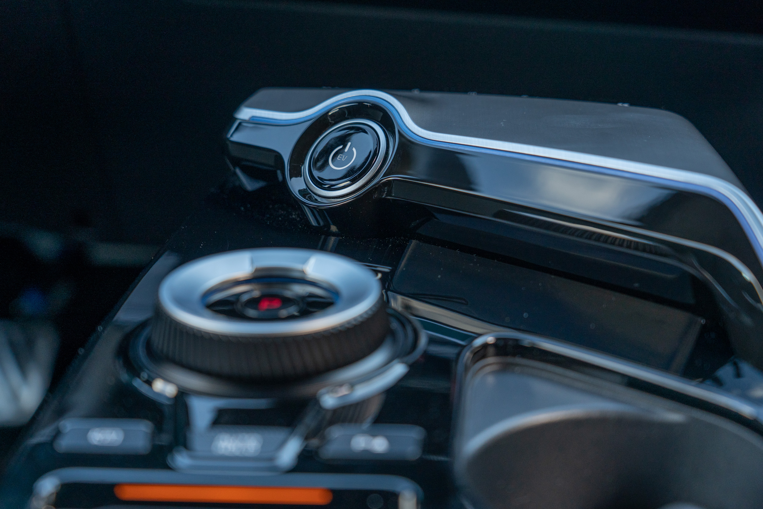 EV6 的內裝設計,無論就用料抑或是質感而言,都已經具備越級單挑豪華品牌的水準。