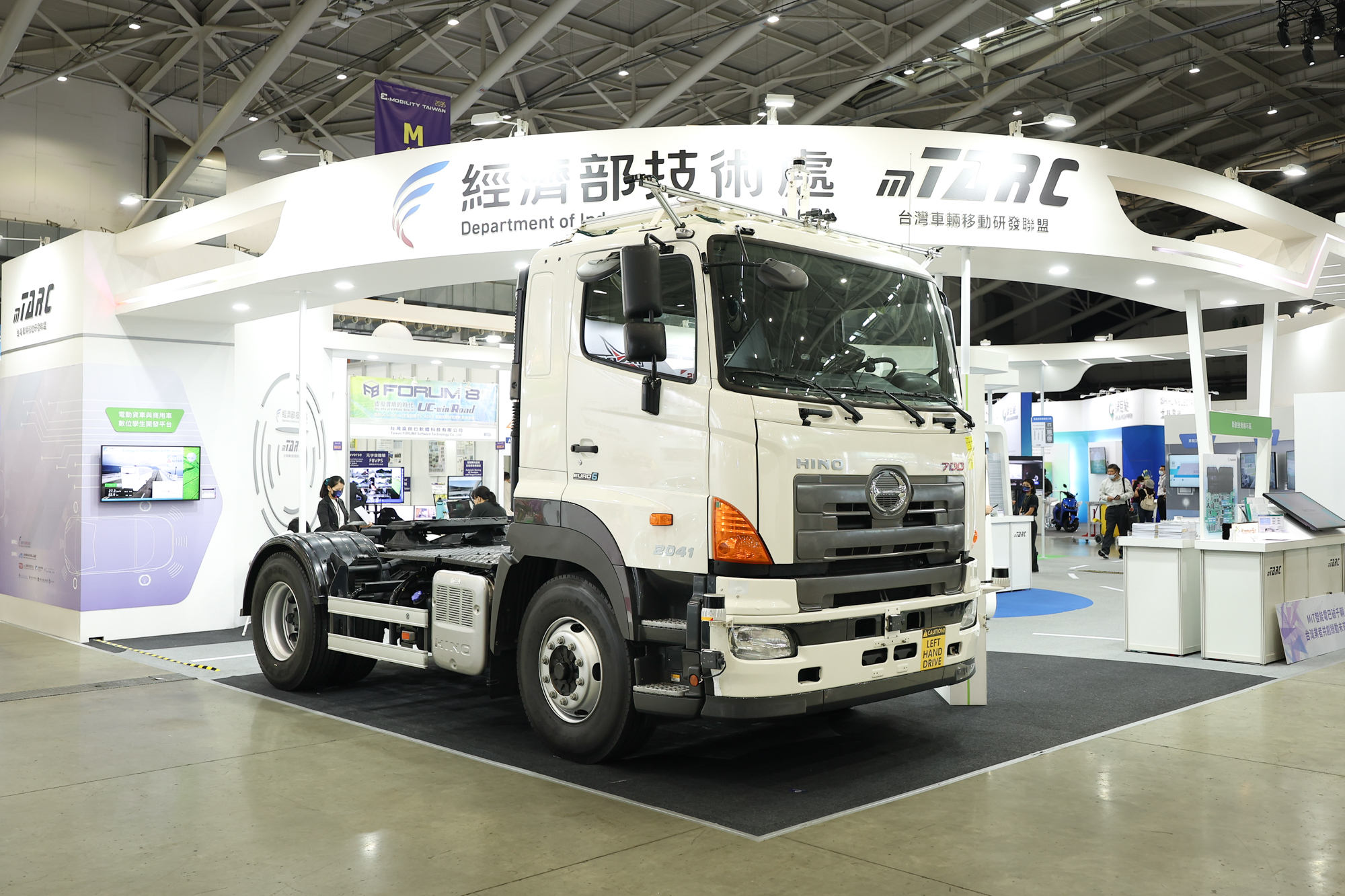 35噸聯結車,與澳洲最大公路營運企業Transurban合作,並取得政府所核發自駕聯結車測試運行許可,成為澳洲首例高速公路自駕測試案。