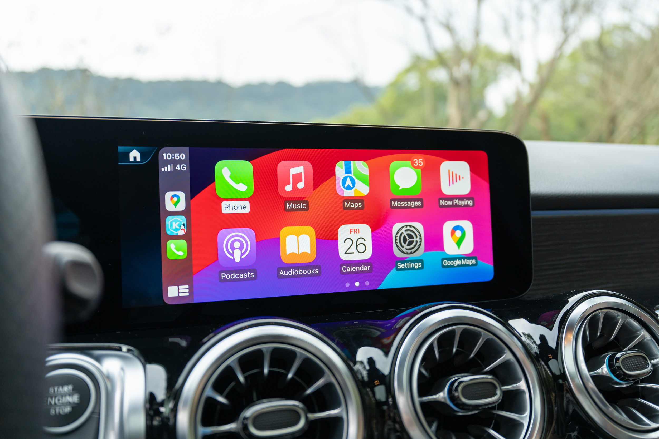 Apple CarPlay / Android Auto 的標配自然不在話下。