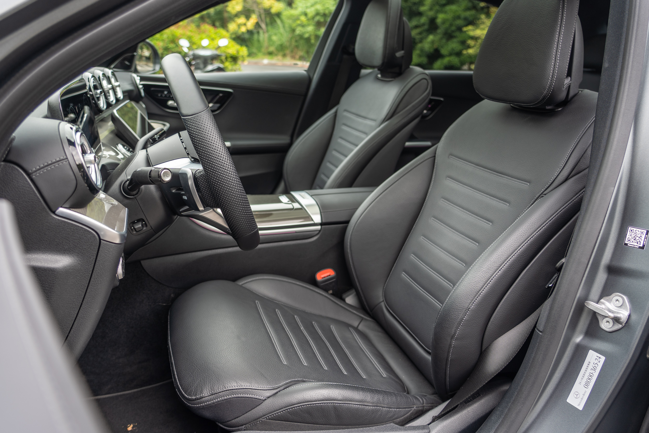 ARTICO / DINAMICA 運動型座椅,為合成皮材質。