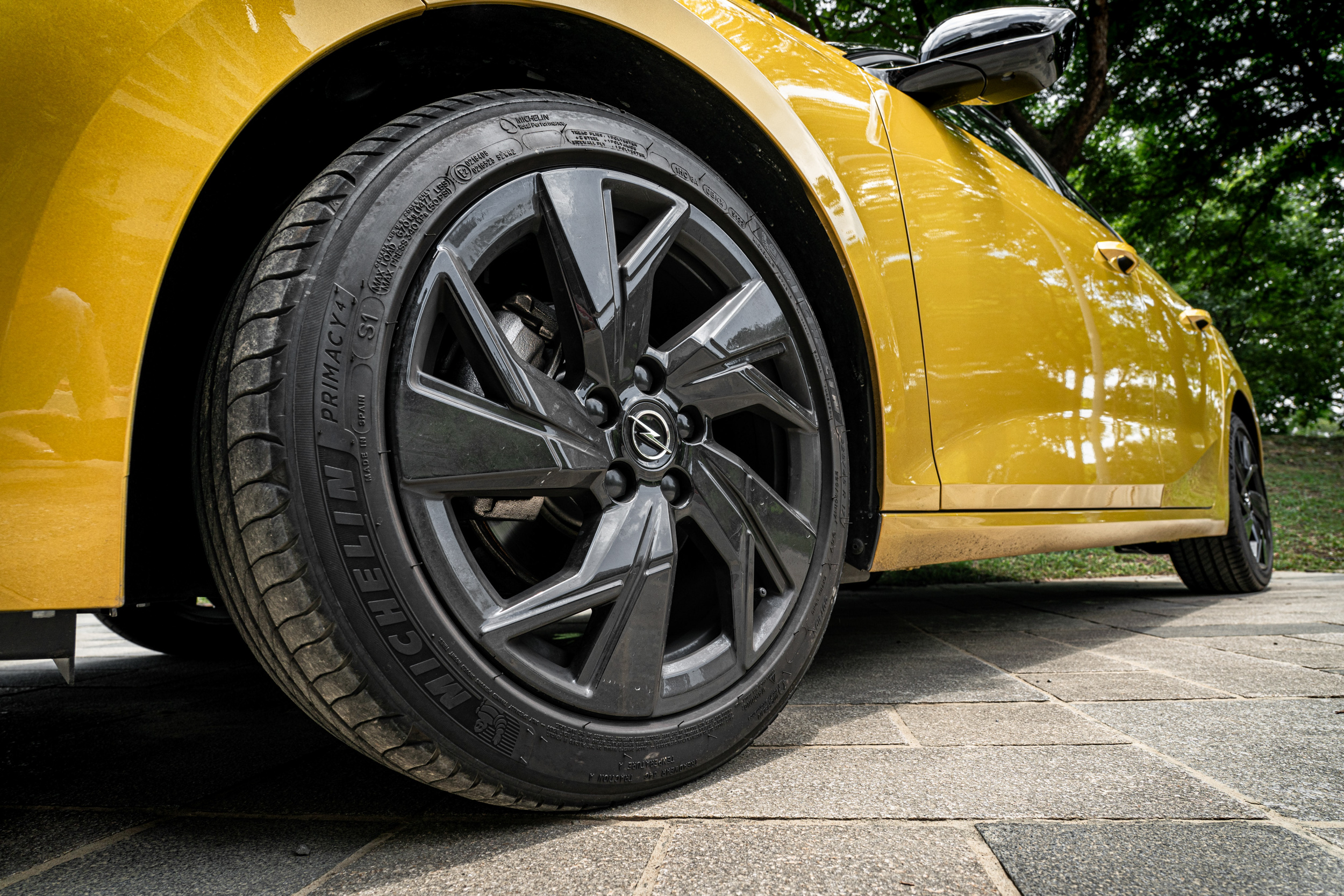 17 吋圈胎組為 GS 潮流款的標準配備。