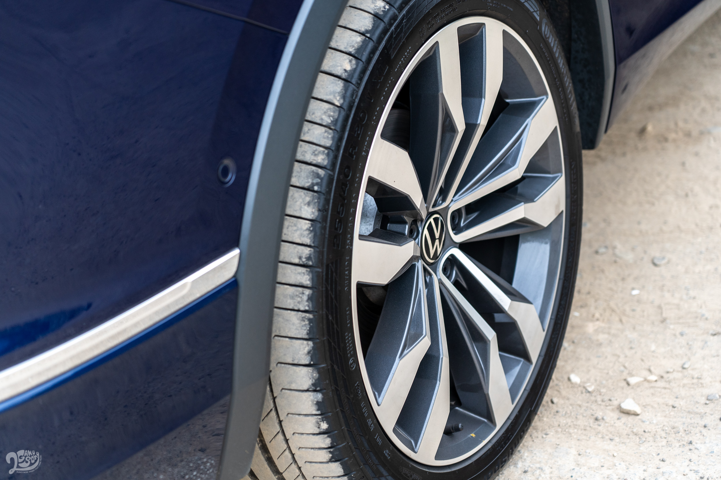 20 吋的圈胎組合式樣,與小改前維持相同設計。