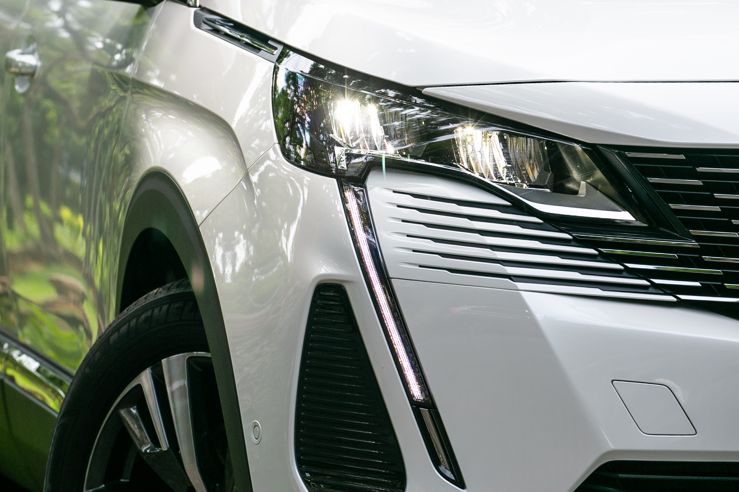 車壇中還有什麼比這更大膽、更具特色的頭燈設計了呢?