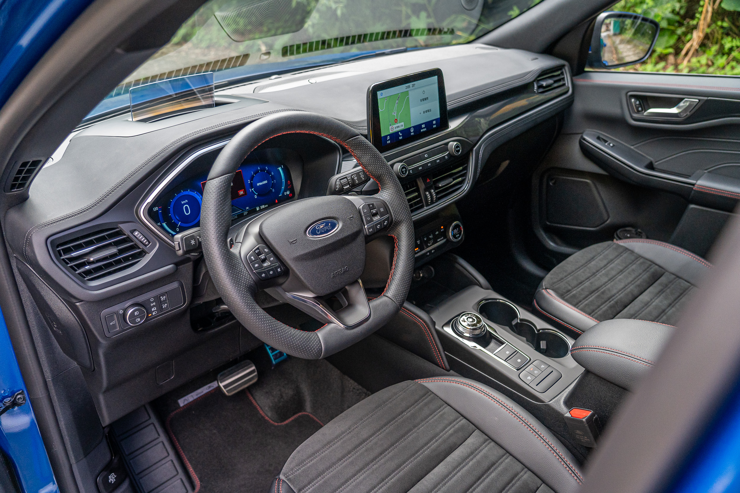 從內裝也能看出過往 2.0 ST-Line 旗艦車型也下放於 1.5 ST-Line Sport 上。