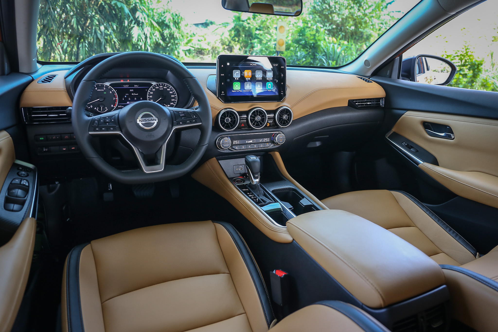 薄型化的中控台,帶來了較佳的前方視野,並減少壓迫感受。