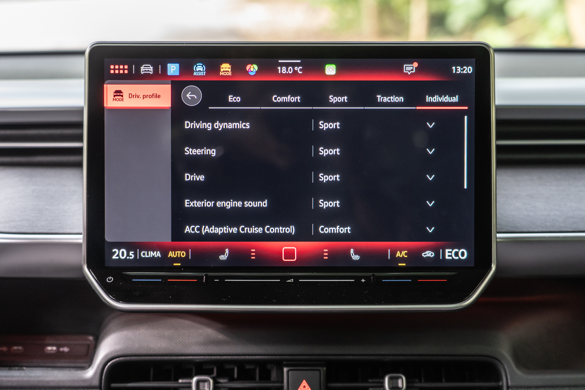 可針對轉向、動力輸出模式等細項逐一調整。