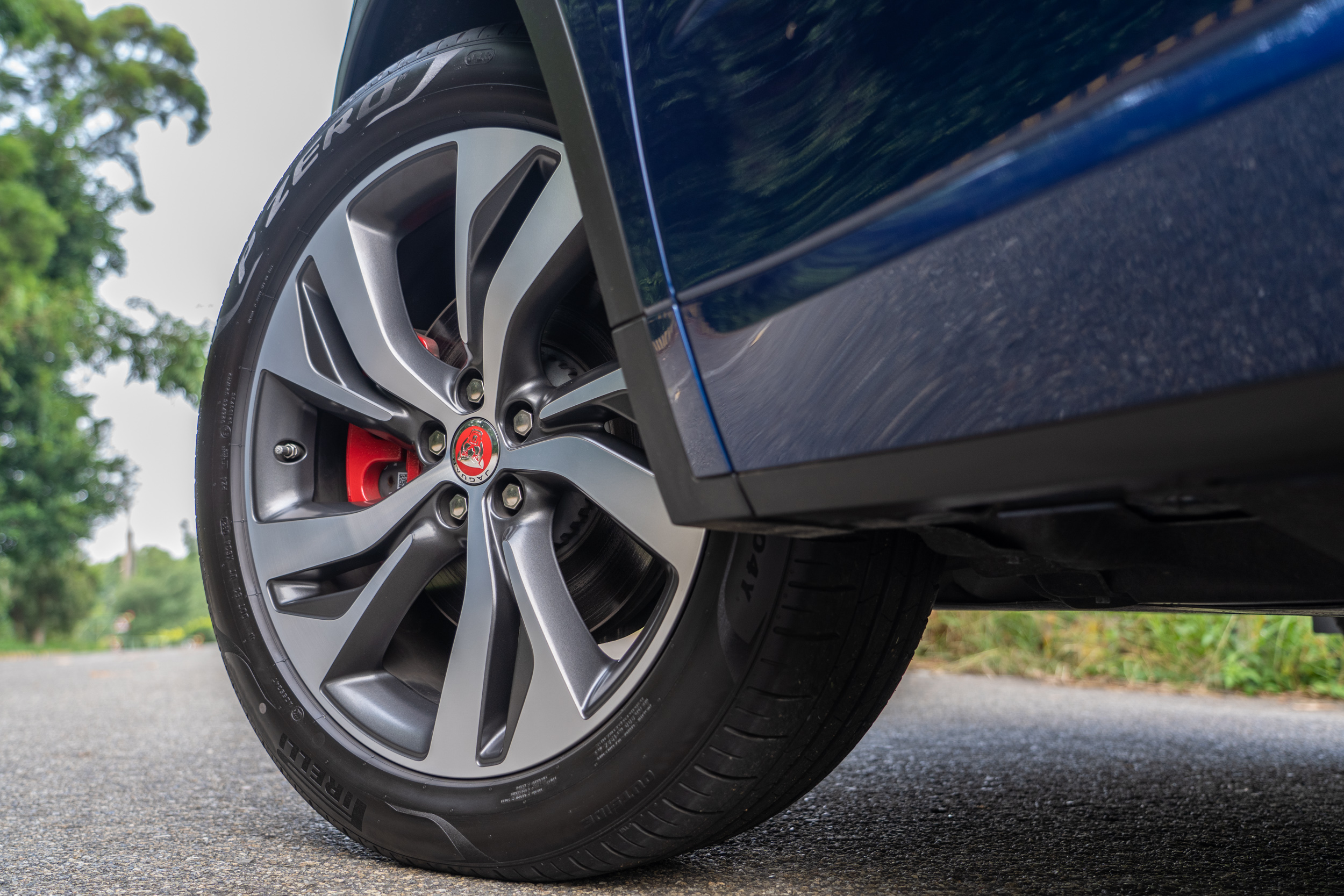 P250 R-Dynamic SE 標配 19 吋輪圈。