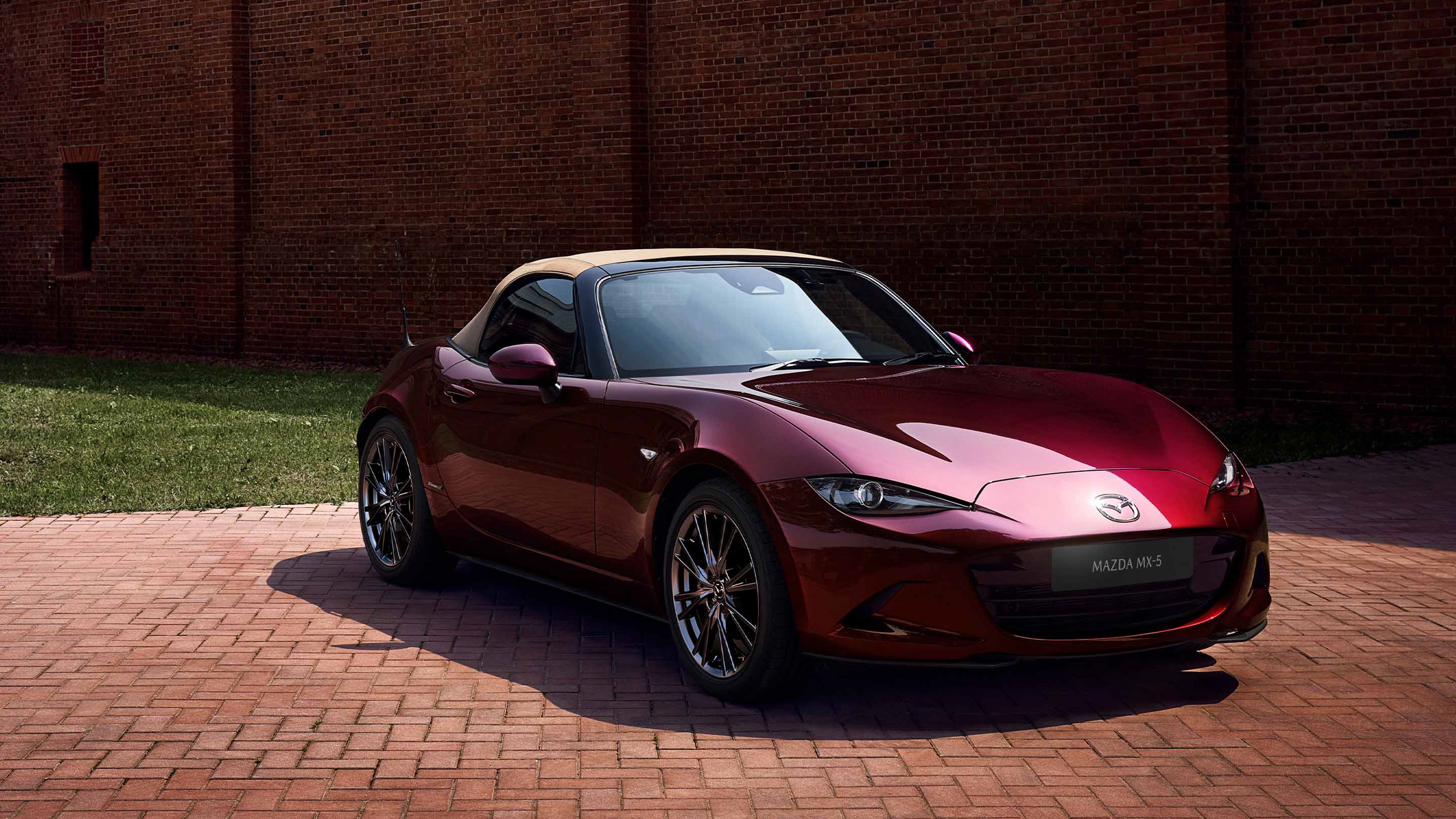 MAZDA MX-5 35 週年紀念車型正式展開接單，25 年式陣列價格不變！