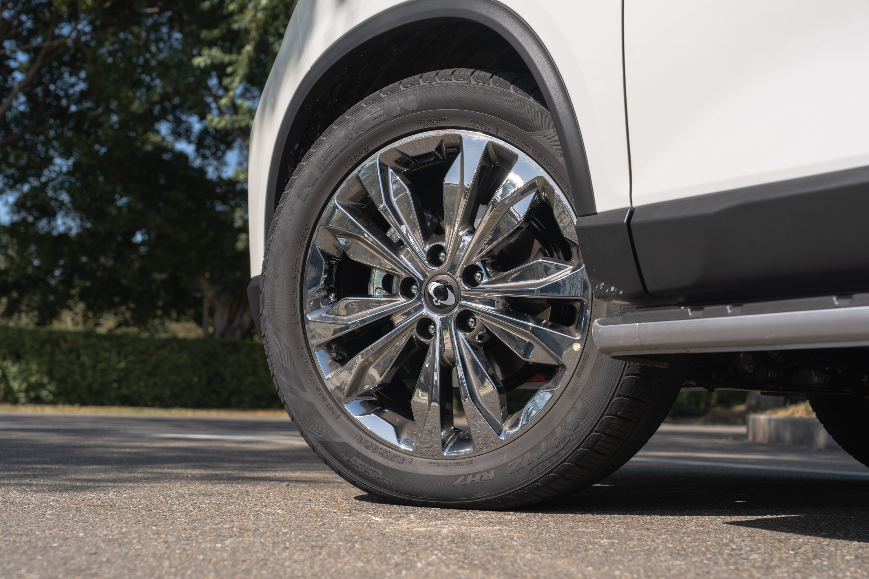 20吋飛射式鋁圈為2024新年式重點更新之一,高亮面樣式頗為吸睛。